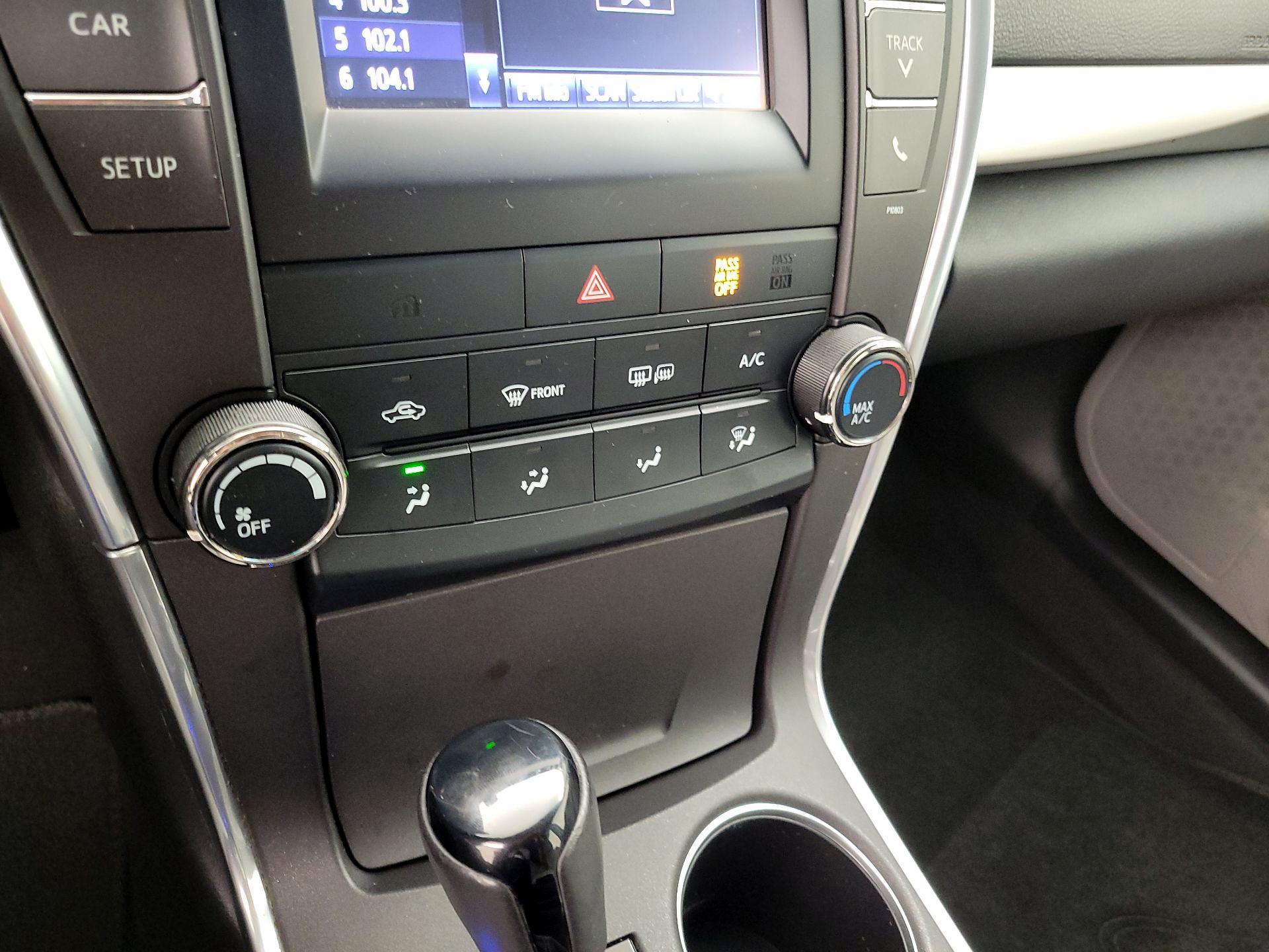 Thumbnail: 2015 Toyota Camry - 16