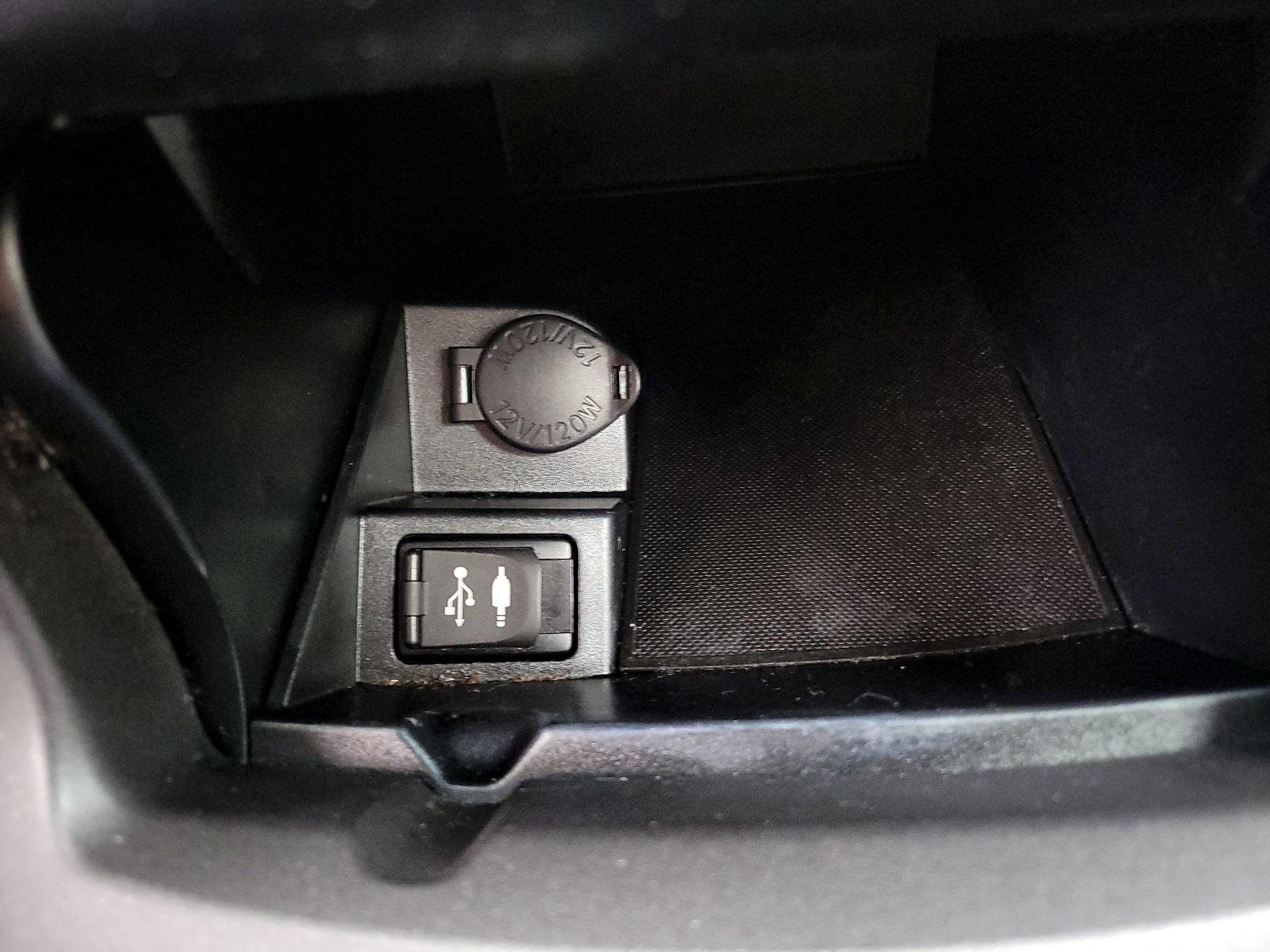 Thumbnail: 2015 Toyota Camry - 18