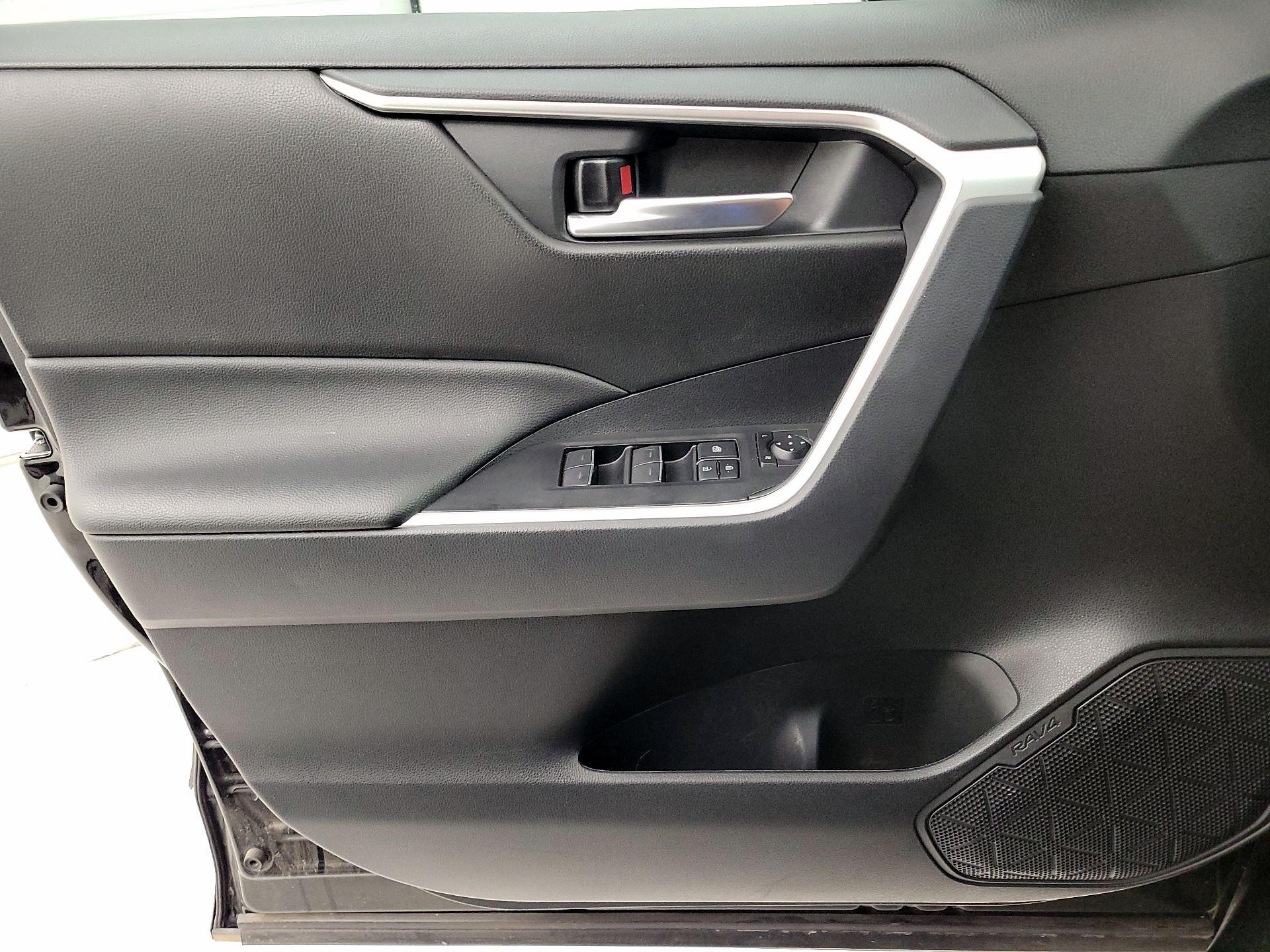 Thumbnail: 2025 Toyota RAV4 - 12