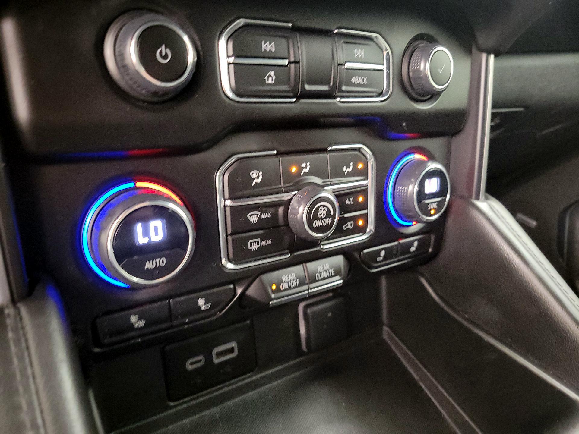 Thumbnail: 2023 Chevrolet Suburban - 17