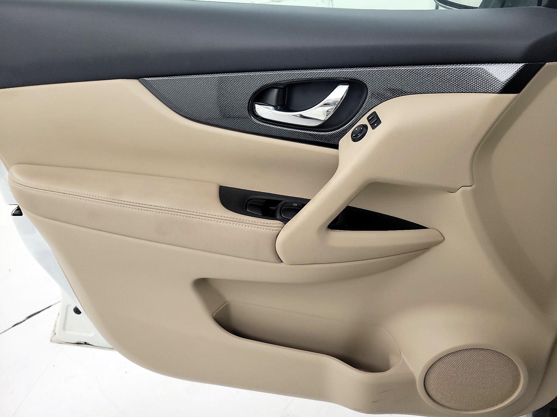 Thumbnail: 2015 Nissan Rogue - 12