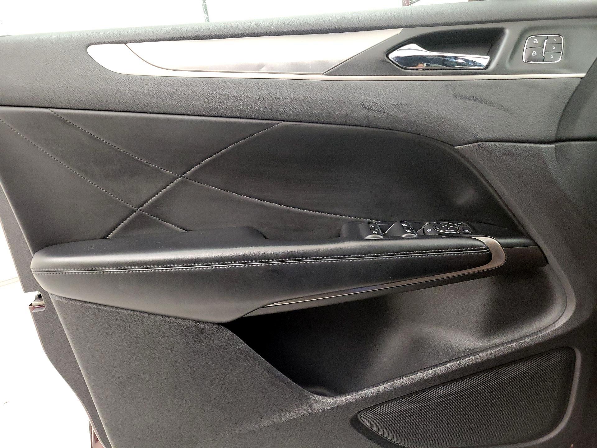 Thumbnail: 2016 Lincoln MKC - 12