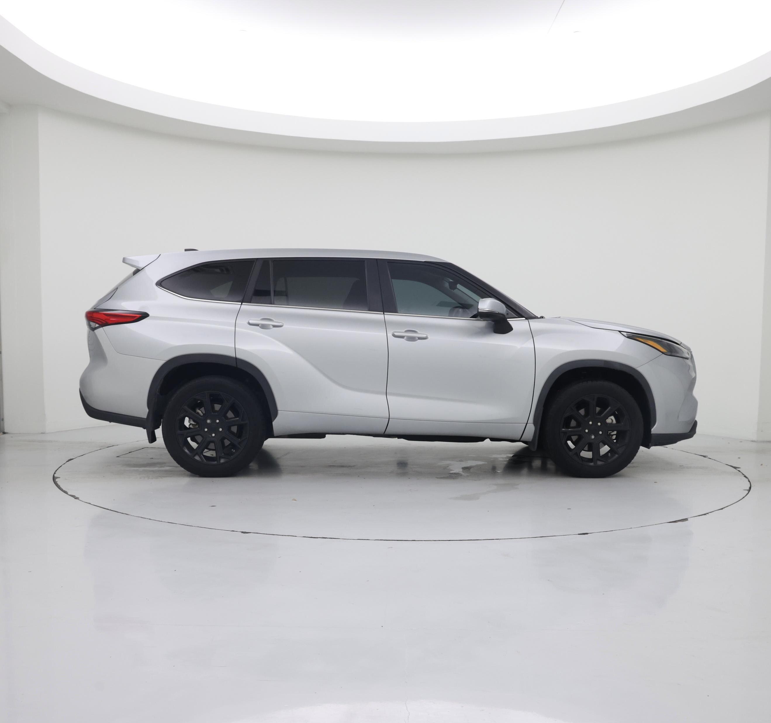 Thumbnail: 2023 Toyota Highlander - 7