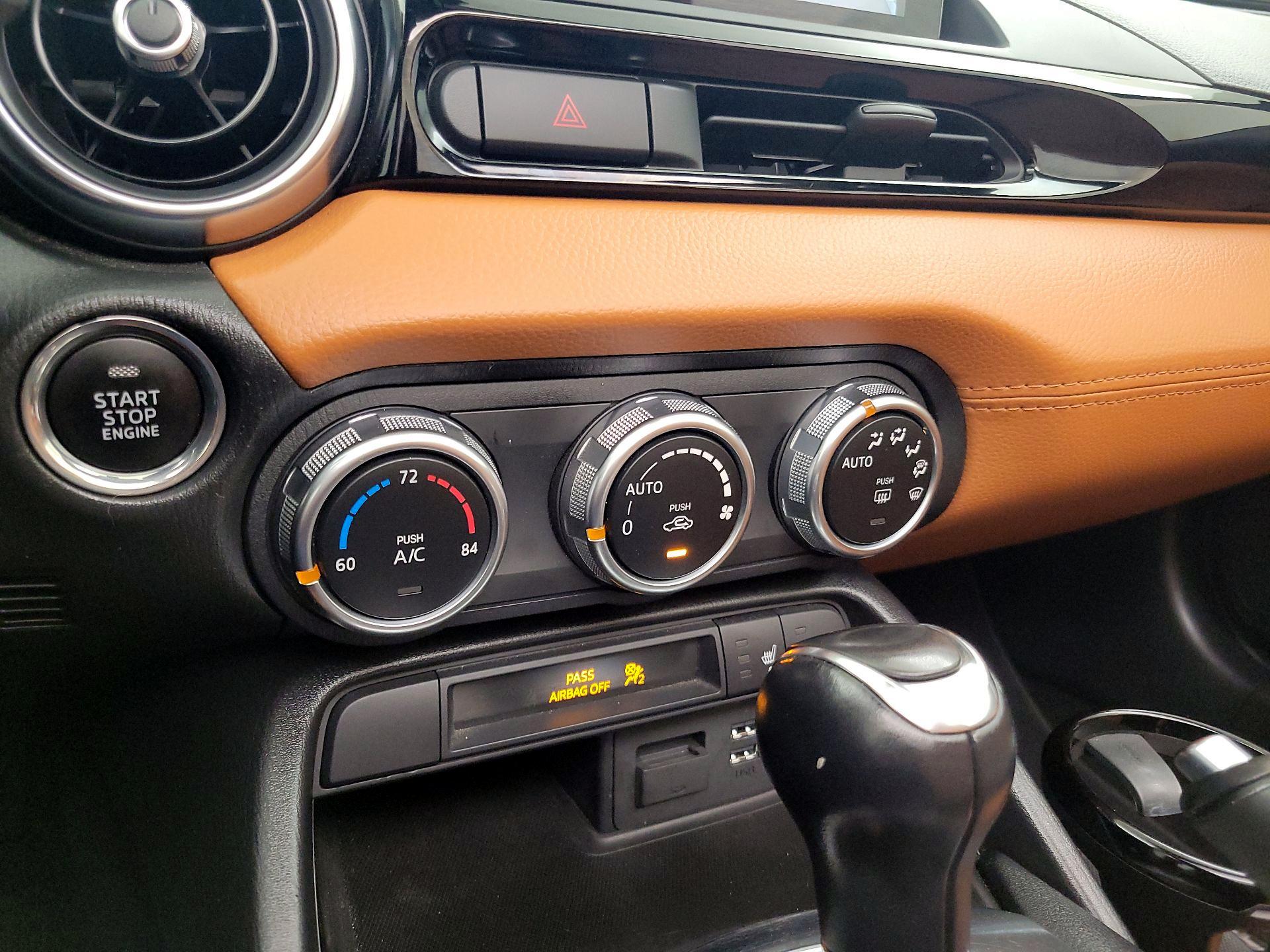 Thumbnail: 2017 Fiat 124 Spider - 16