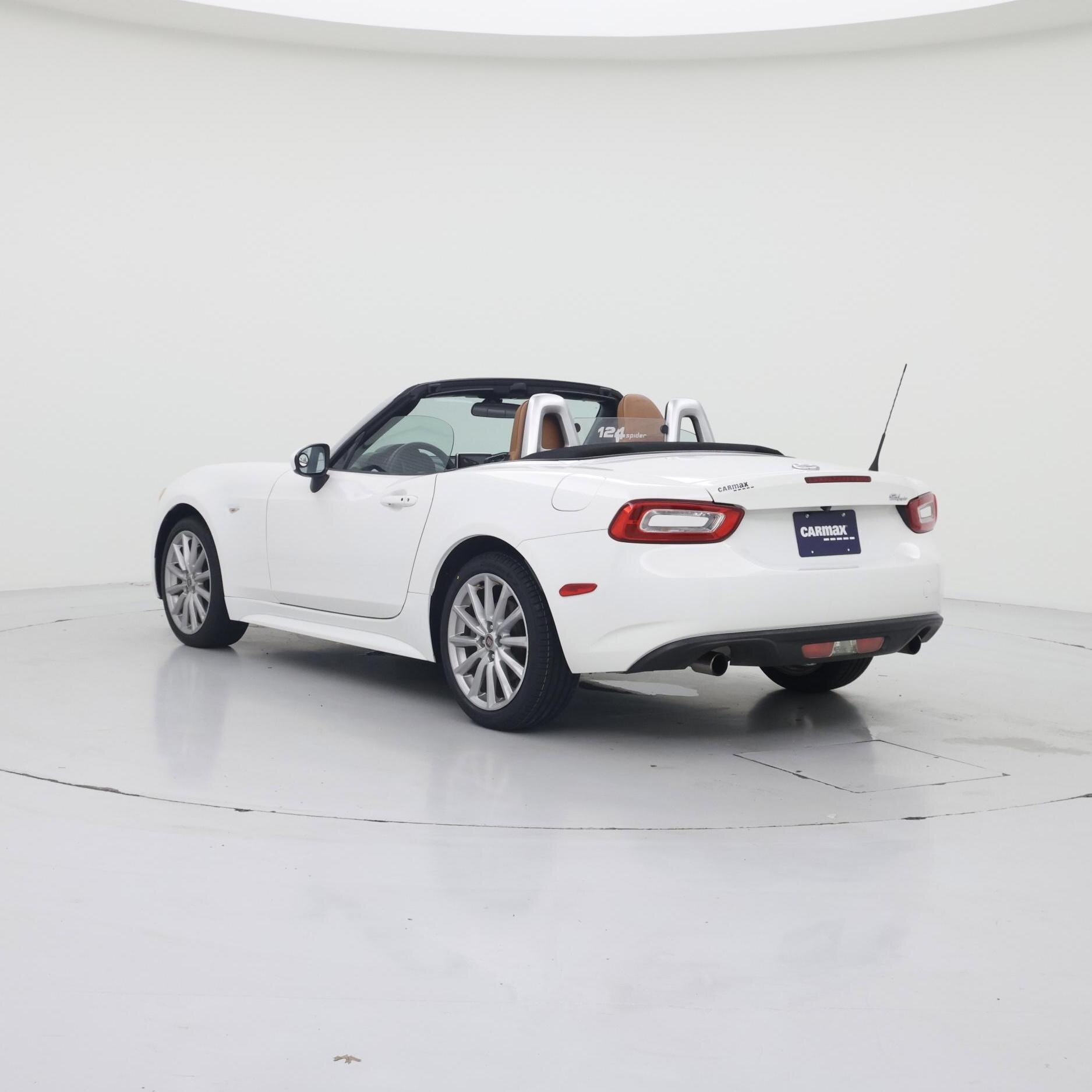 Thumbnail: 2017 Fiat 124 Spider - 2