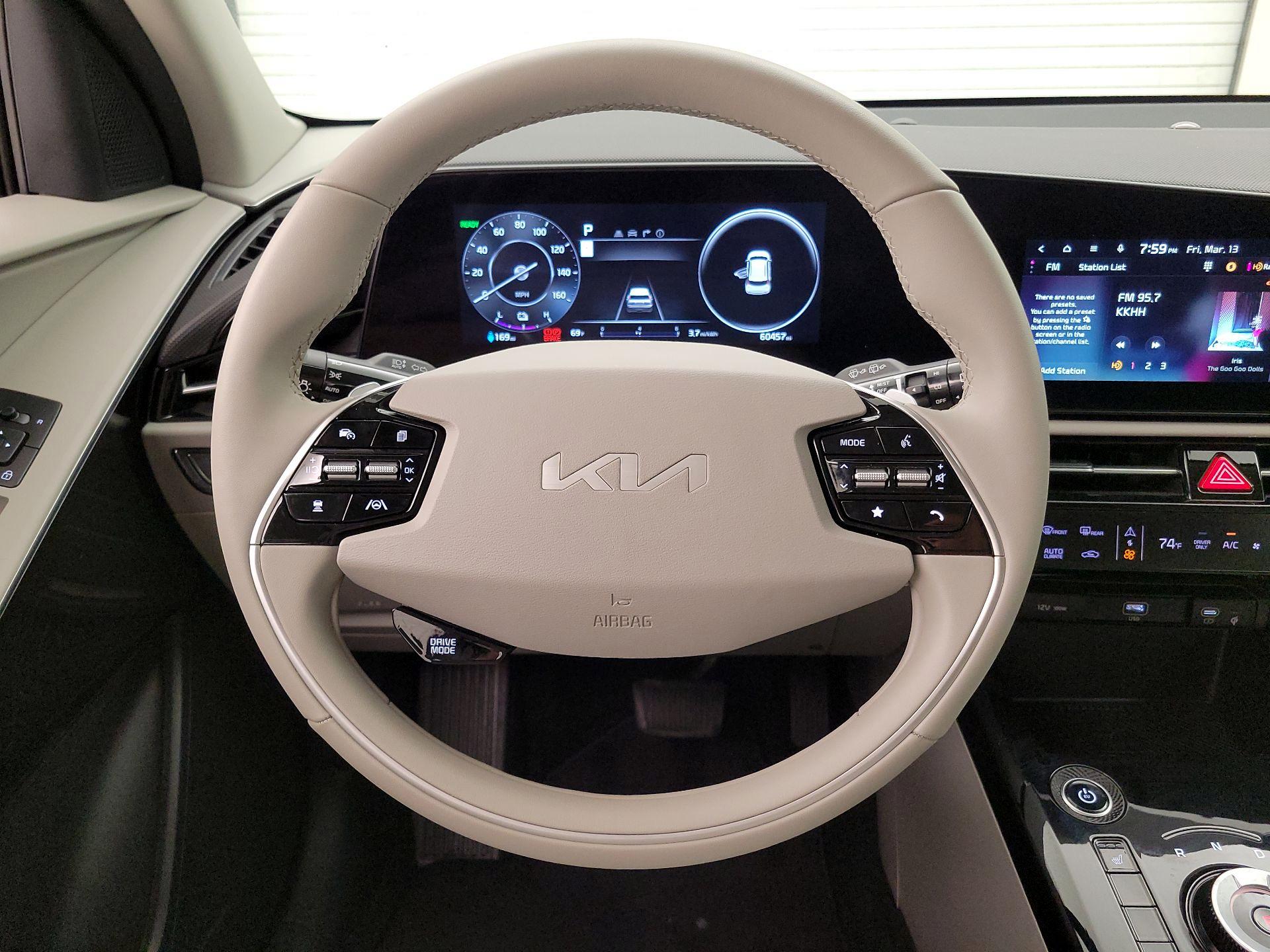 Thumbnail: 2023 Kia Niro - 10