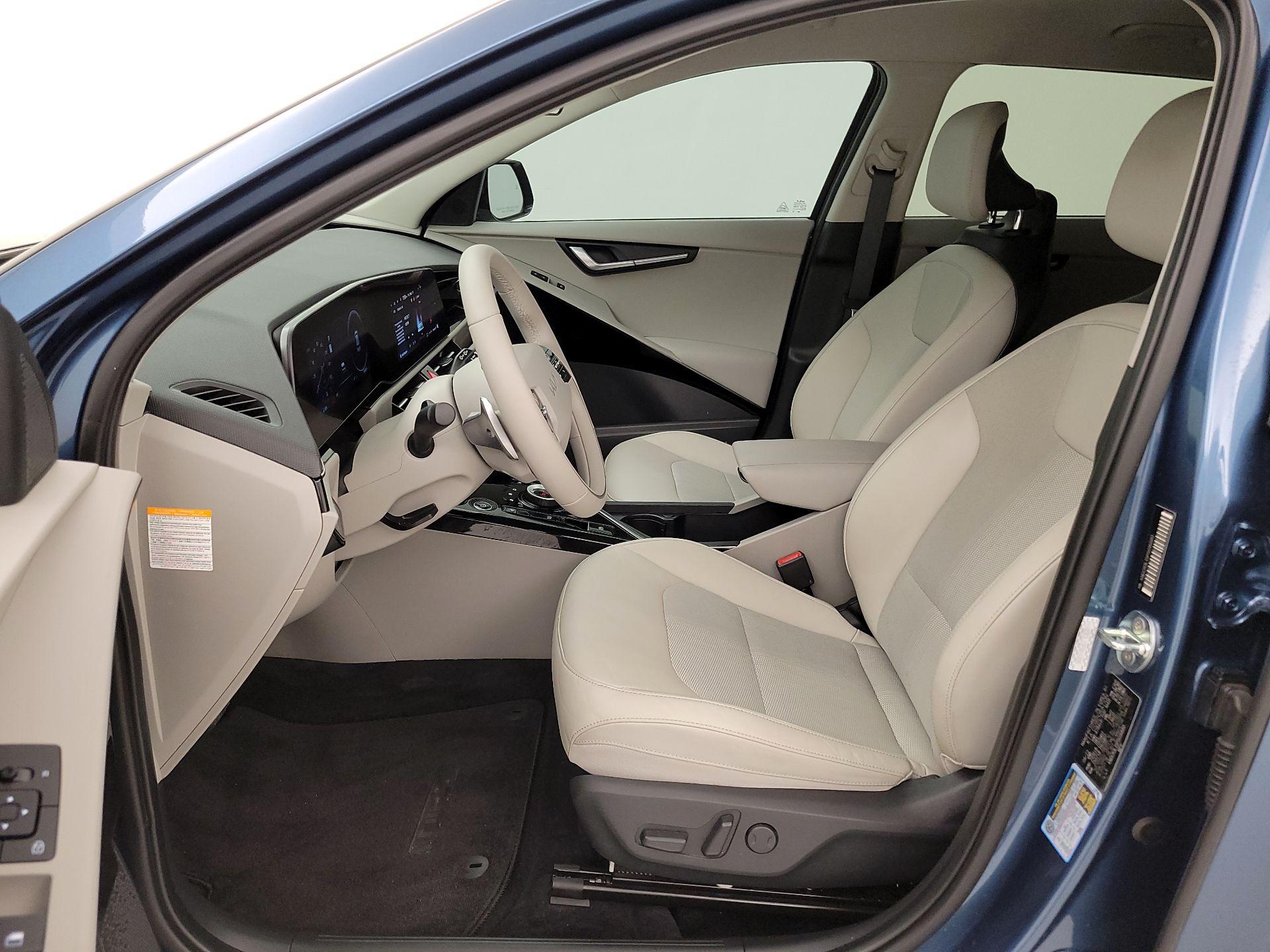 Thumbnail: 2023 Kia Niro - 11