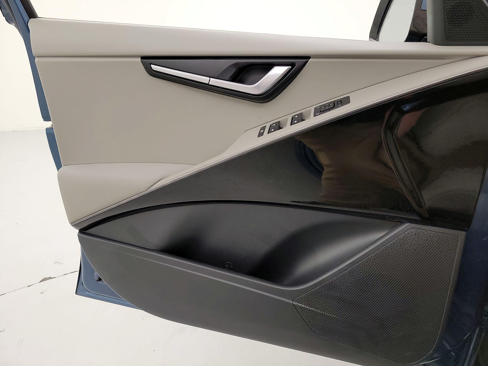 Thumbnail: 2023 Kia Niro - 12