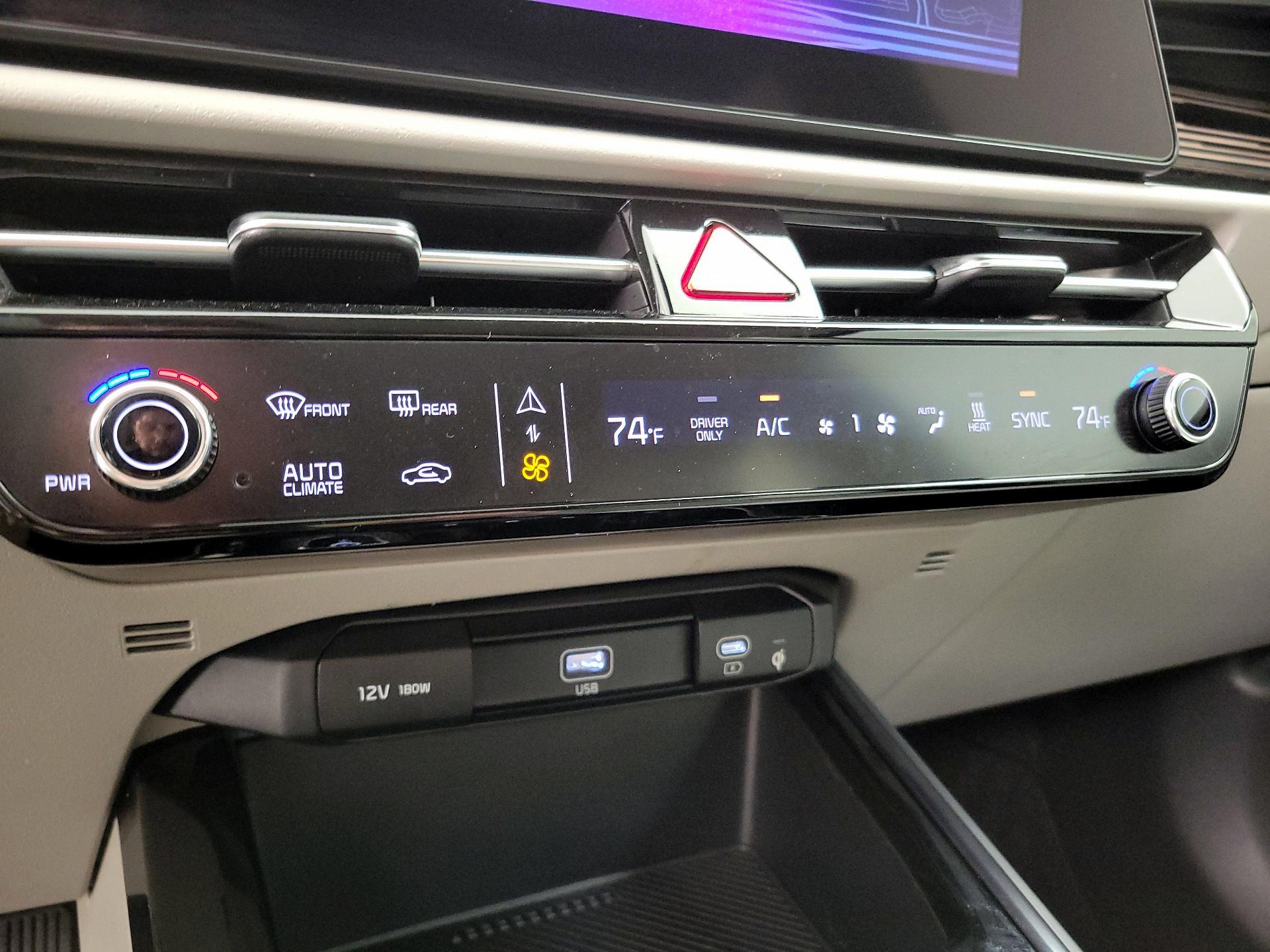 Thumbnail: 2023 Kia Niro - 17