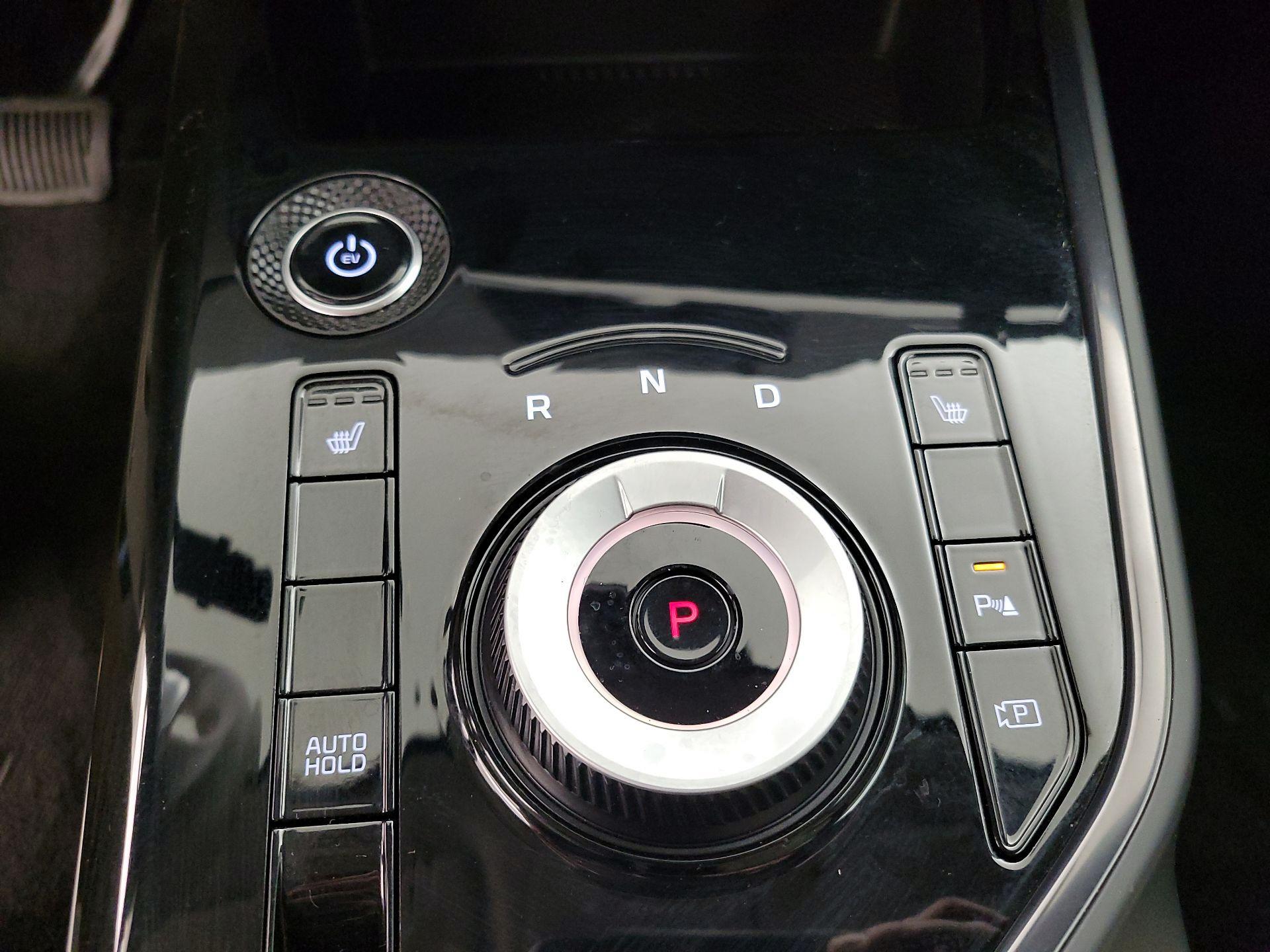 Thumbnail: 2023 Kia Niro - 18