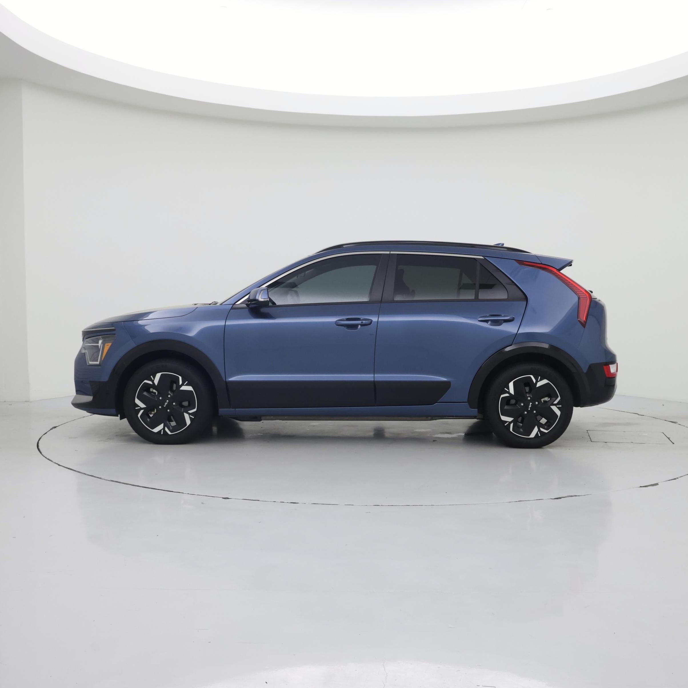 Thumbnail: 2023 Kia Niro - 3
