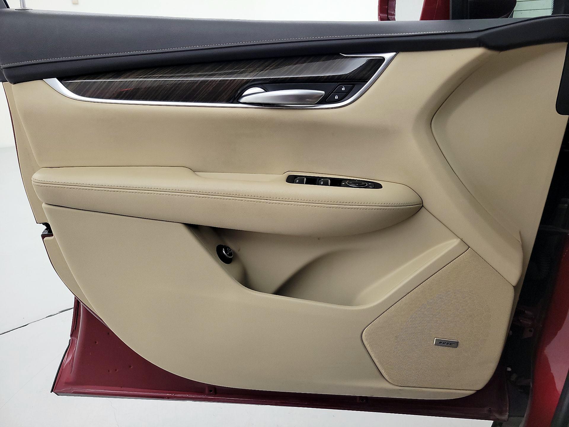 Thumbnail: 2019 Cadillac XT5 - 12