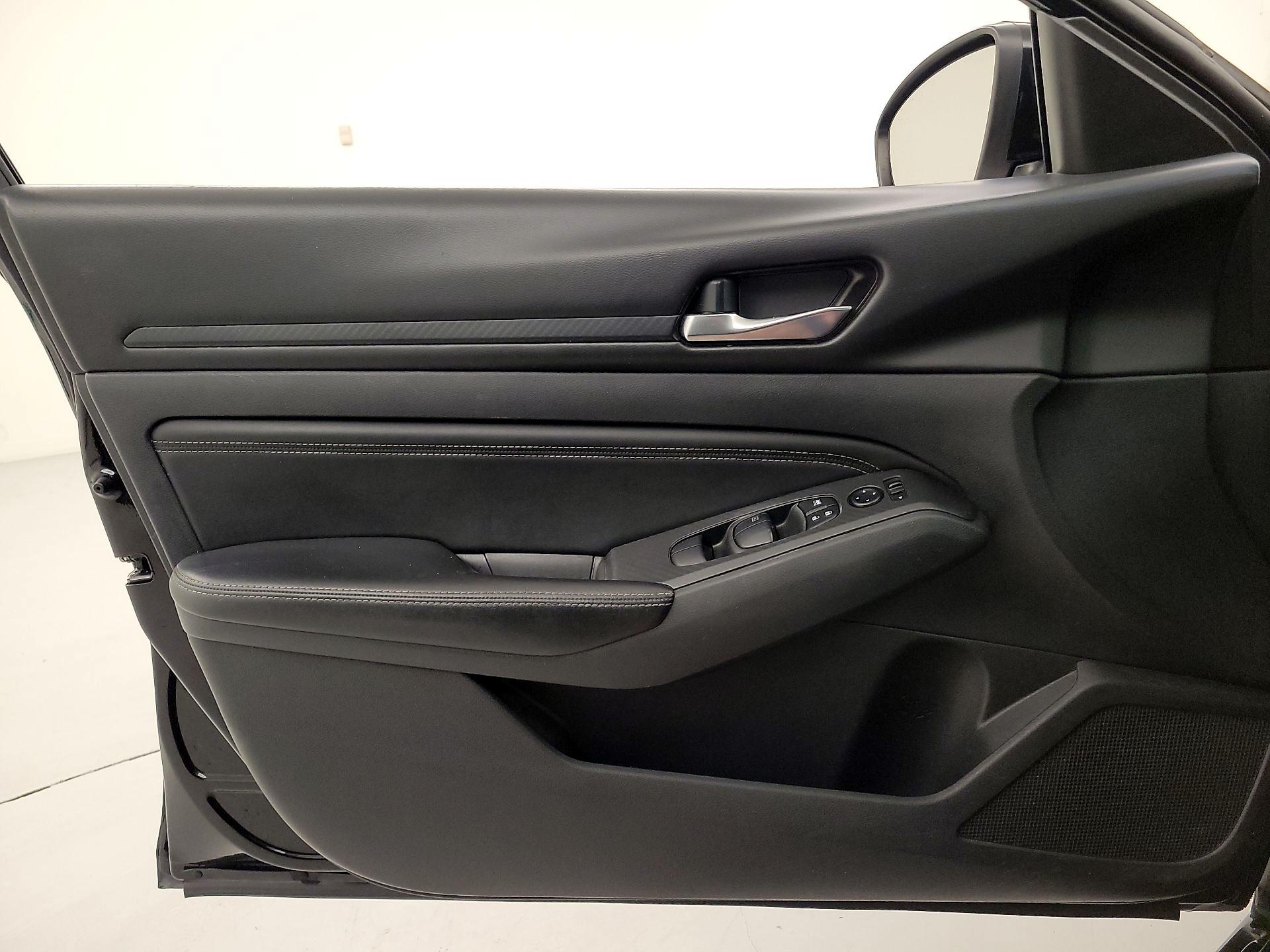 Thumbnail: 2019 Nissan Altima - 12
