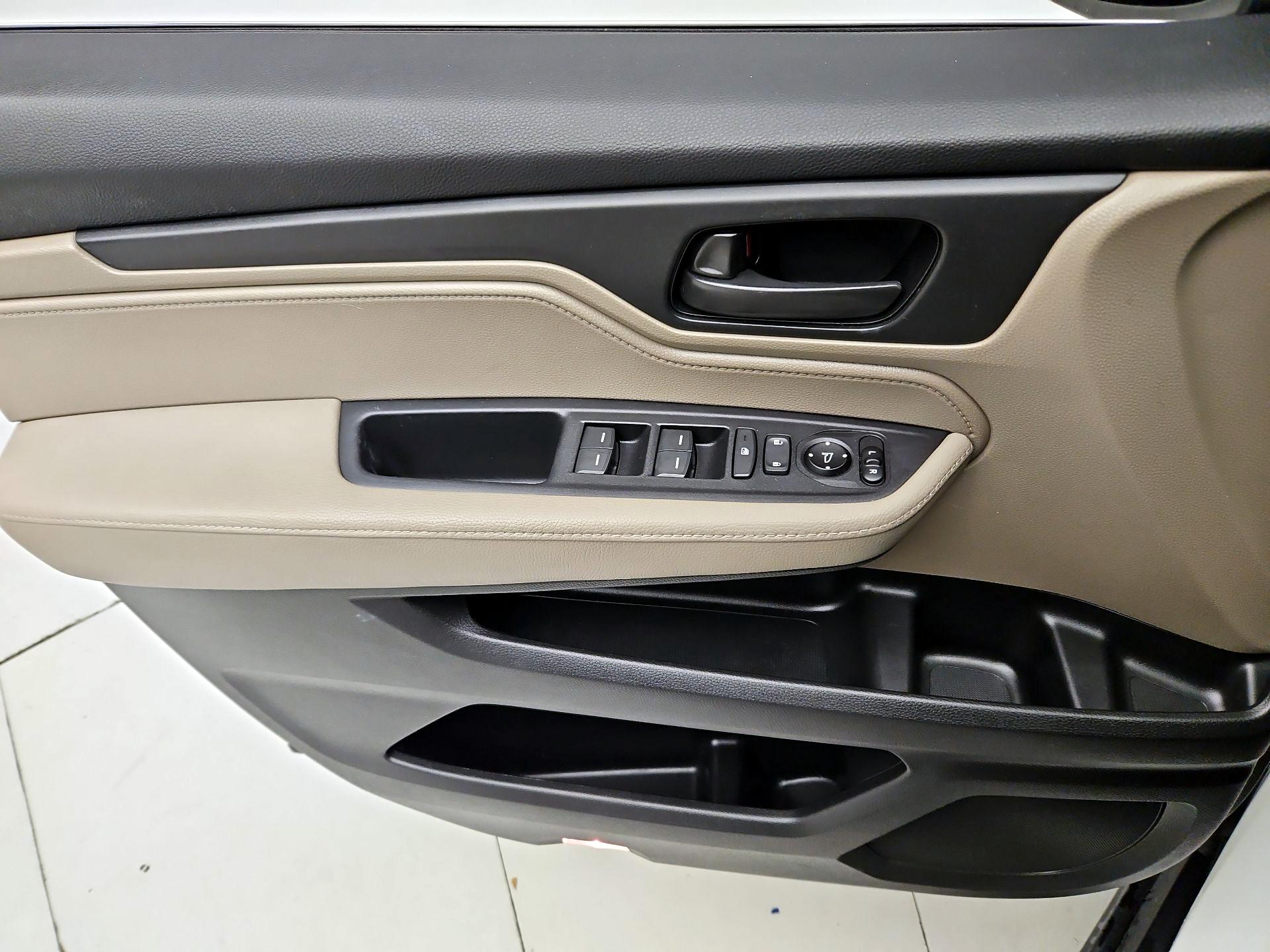 Thumbnail: 2019 Honda Odyssey - 12