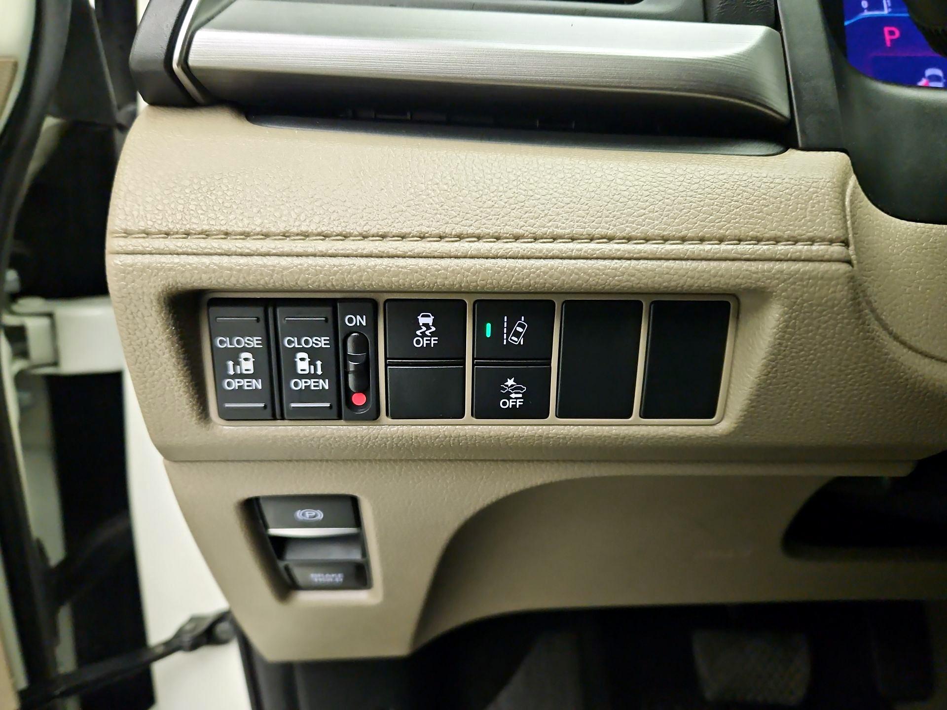 Thumbnail: 2019 Honda Odyssey - 13