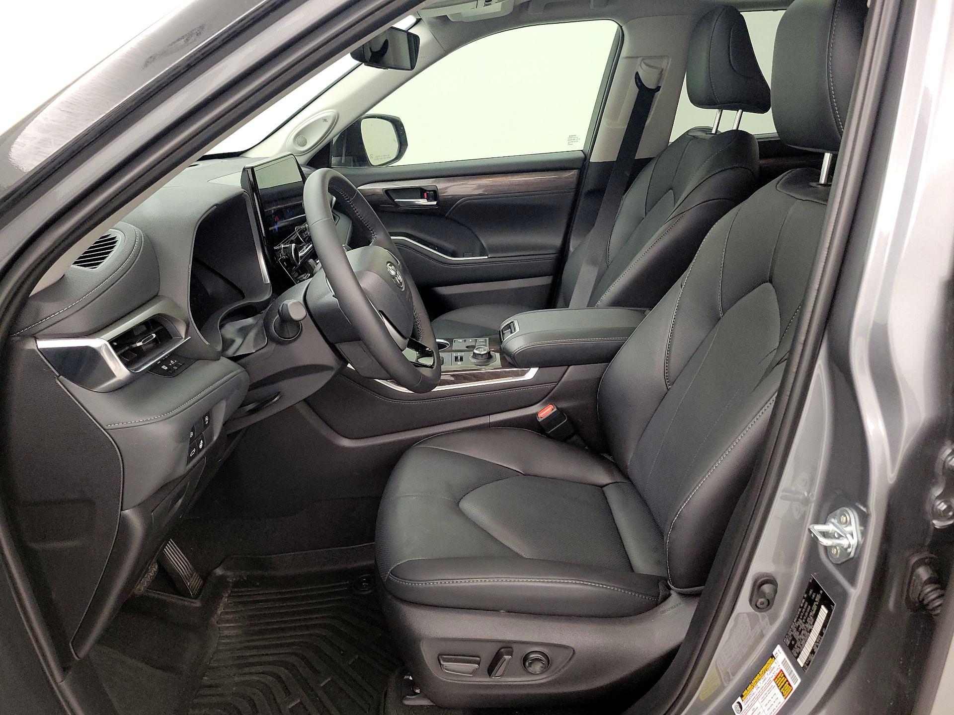 Thumbnail: 2026 Toyota Highlander - 11