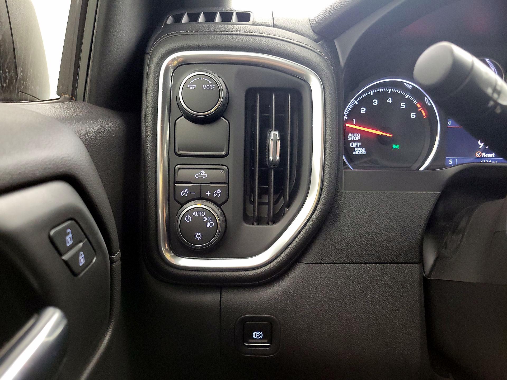 Thumbnail: 2020 Chevrolet Silverado 1500 - 13
