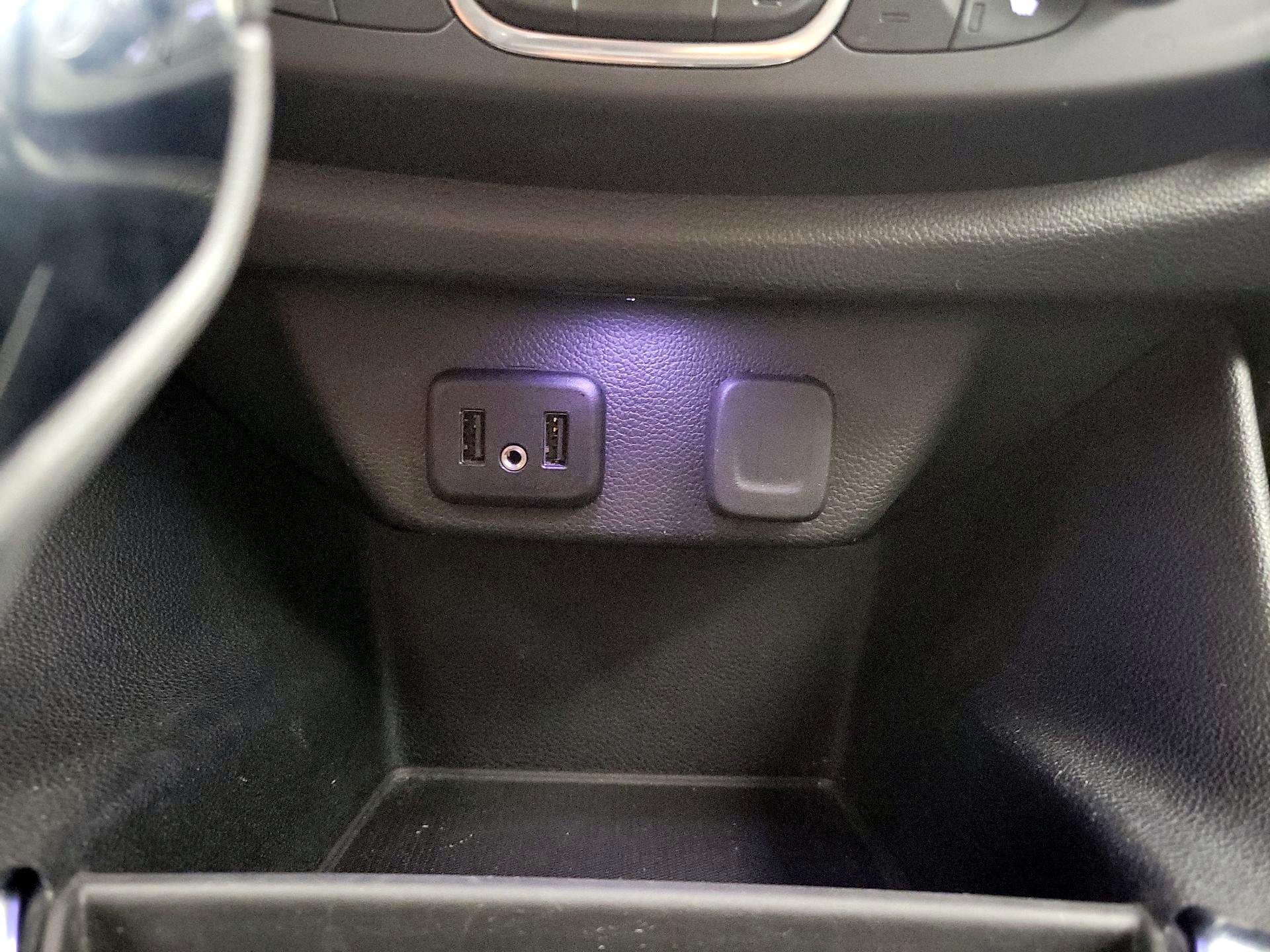 Thumbnail: 2021 Chevrolet Traverse - 18