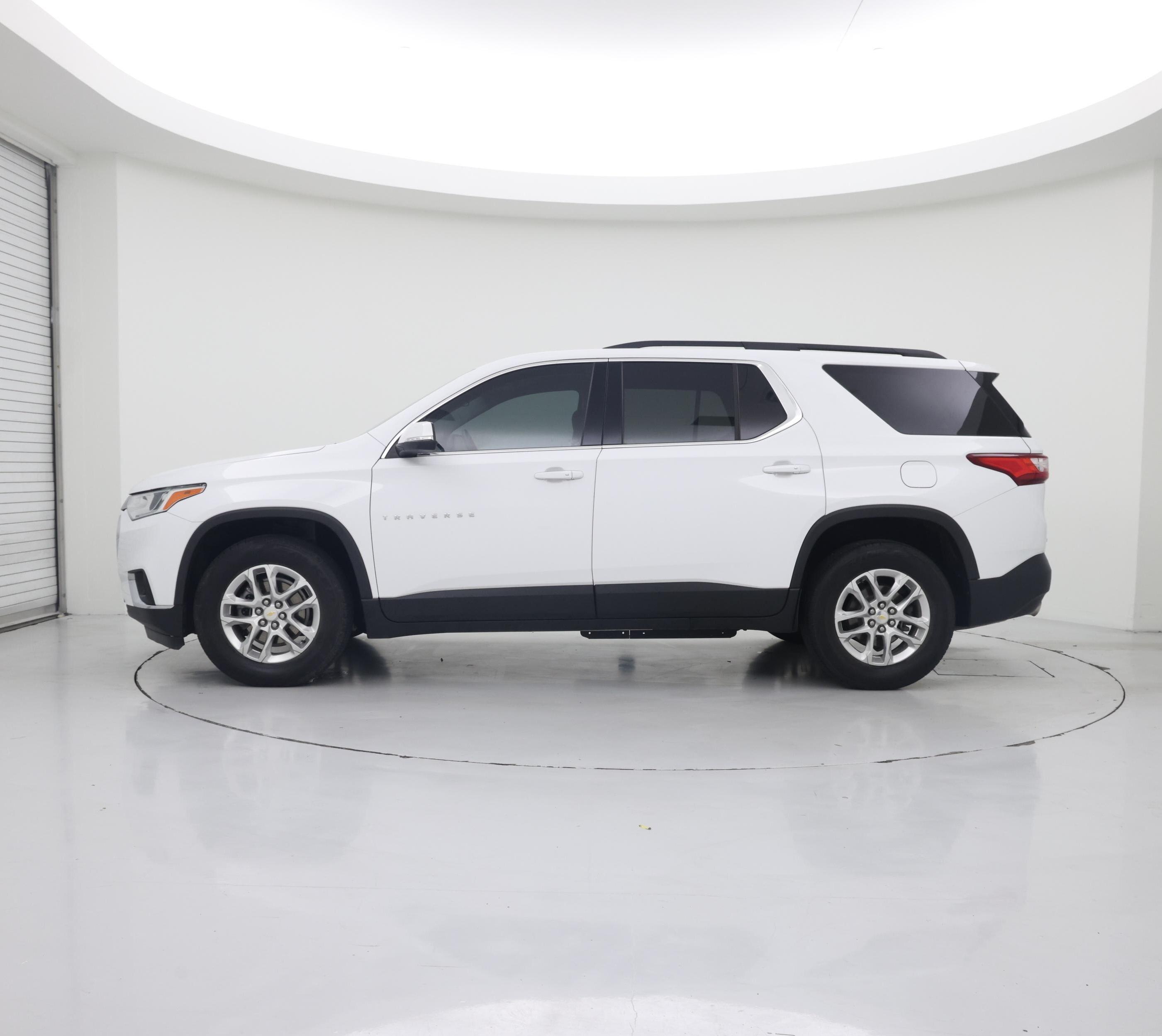 Thumbnail: 2021 Chevrolet Traverse - 3