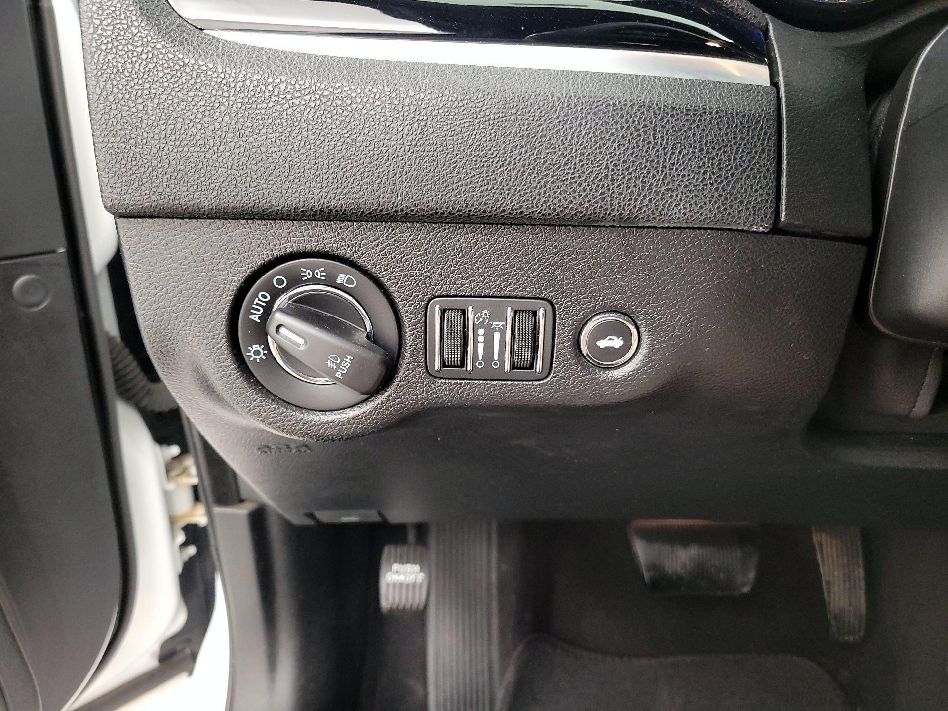 Thumbnail: 2023 Chrysler 300 - 13