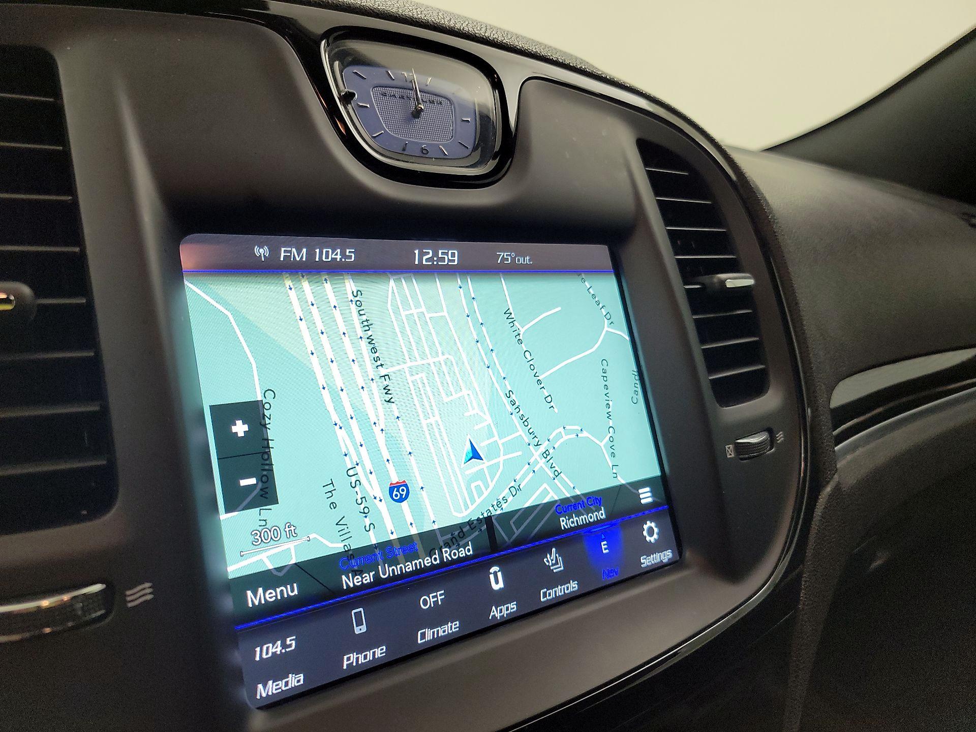 Thumbnail: 2023 Chrysler 300 - 14