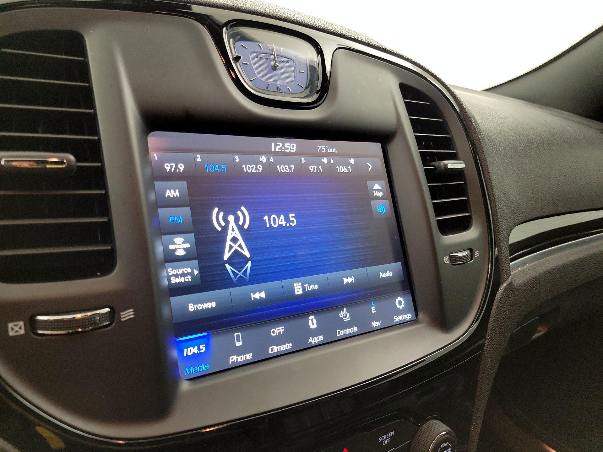 Thumbnail: 2023 Chrysler 300 - 16