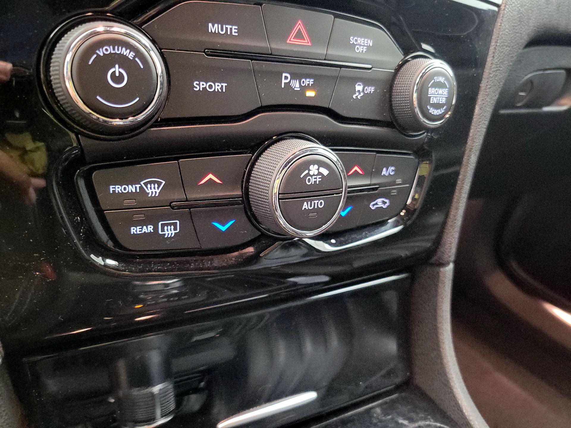 Thumbnail: 2023 Chrysler 300 - 17