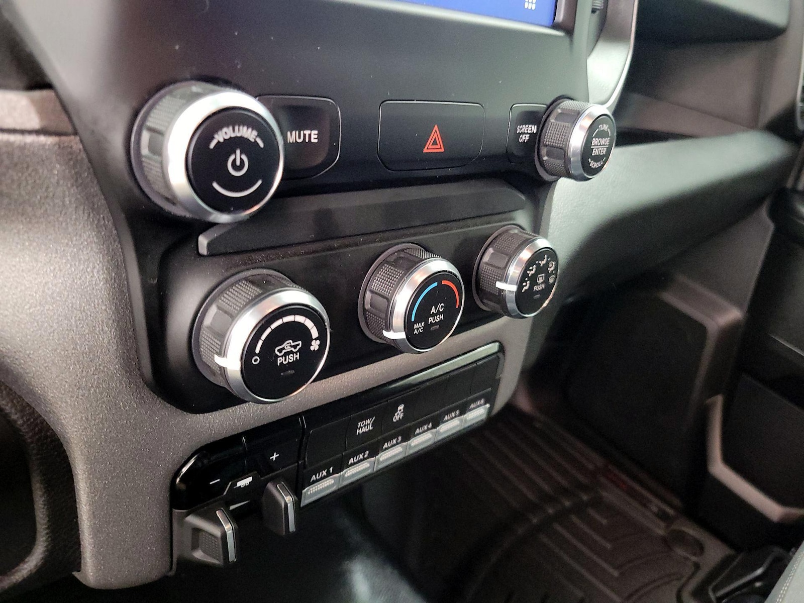 2024 RAM Ram 2500 Pickup Tradesman - Photo 17