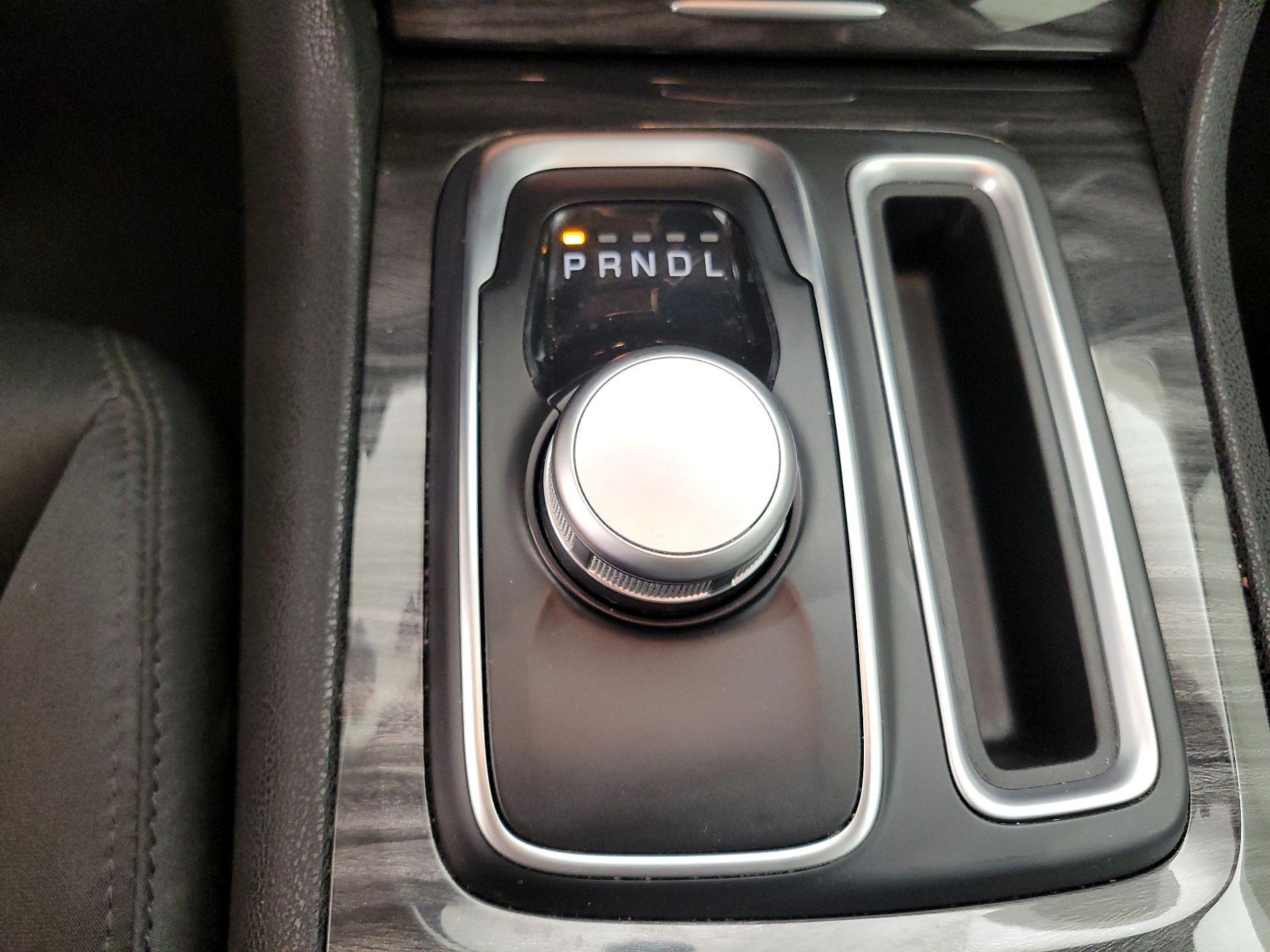 Thumbnail: 2021 Chrysler 300 - 17