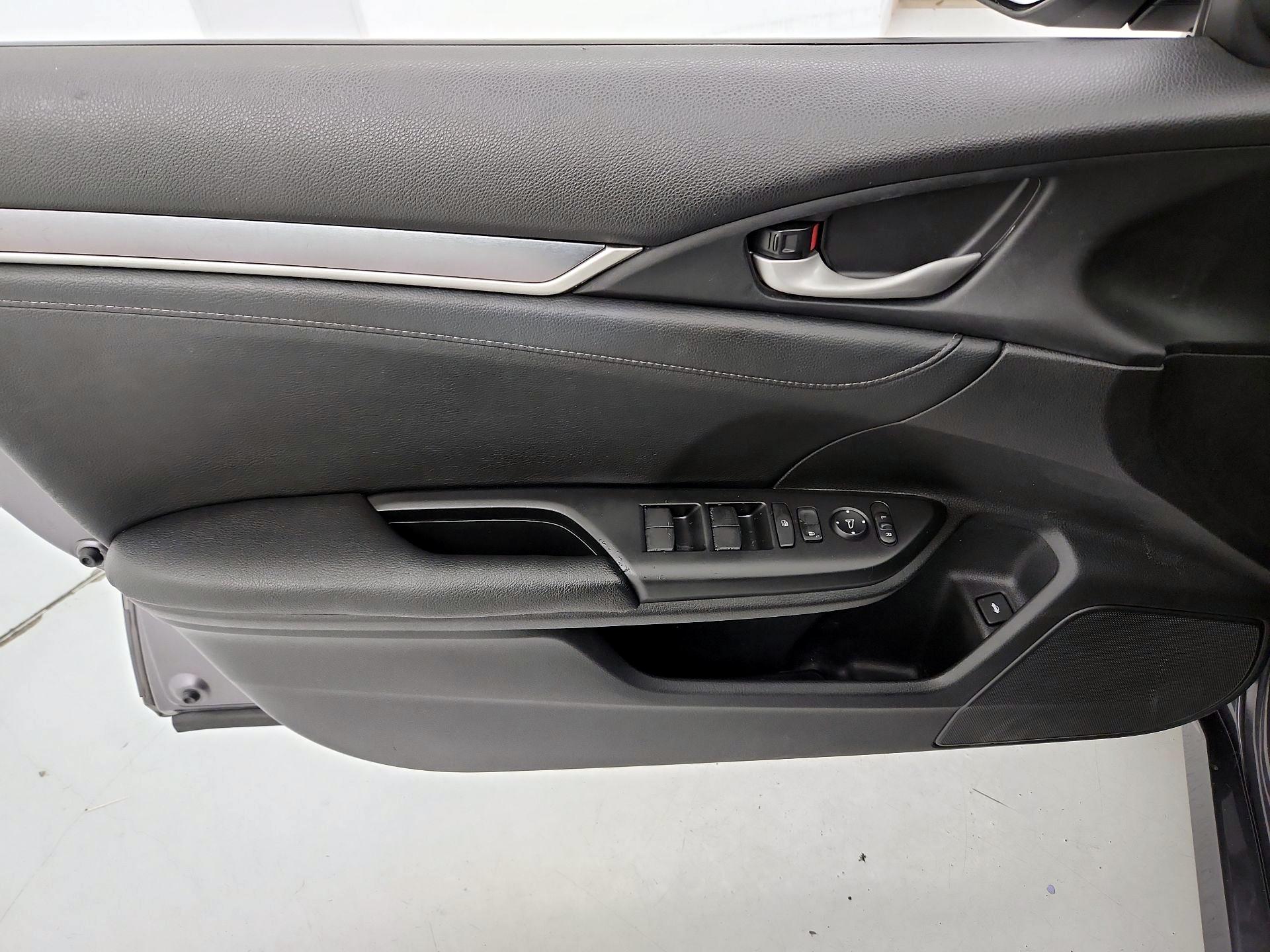 Thumbnail: 2016 Honda Civic - 12