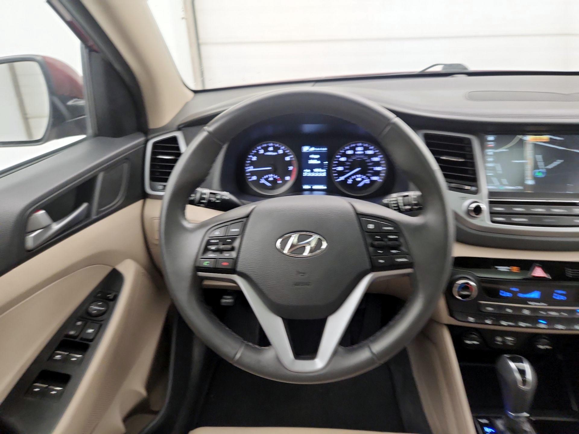 Thumbnail: 2016 Hyundai Tucson - 10