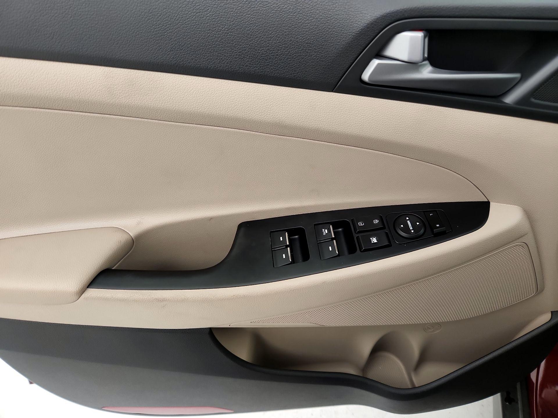 Thumbnail: 2016 Hyundai Tucson - 12