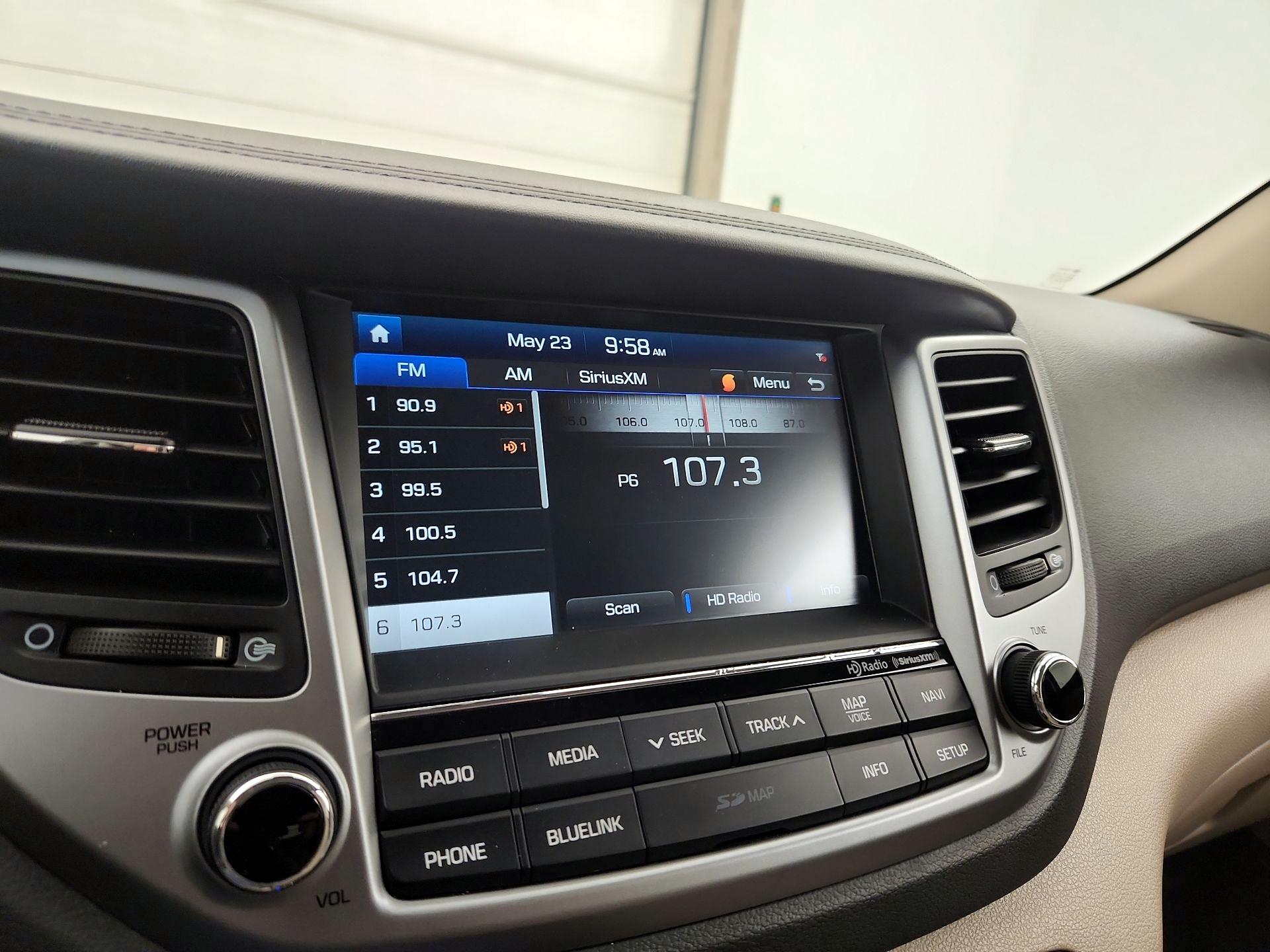 Thumbnail: 2016 Hyundai Tucson - 16