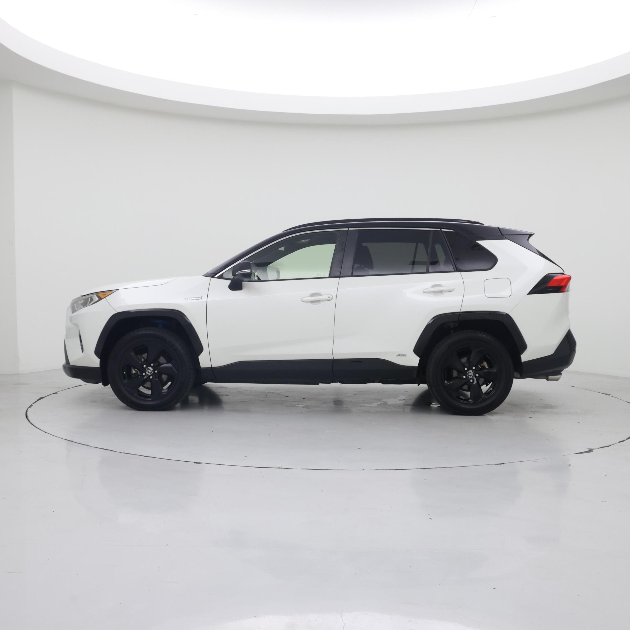 Thumbnail: 2019 Toyota RAV4 - 3