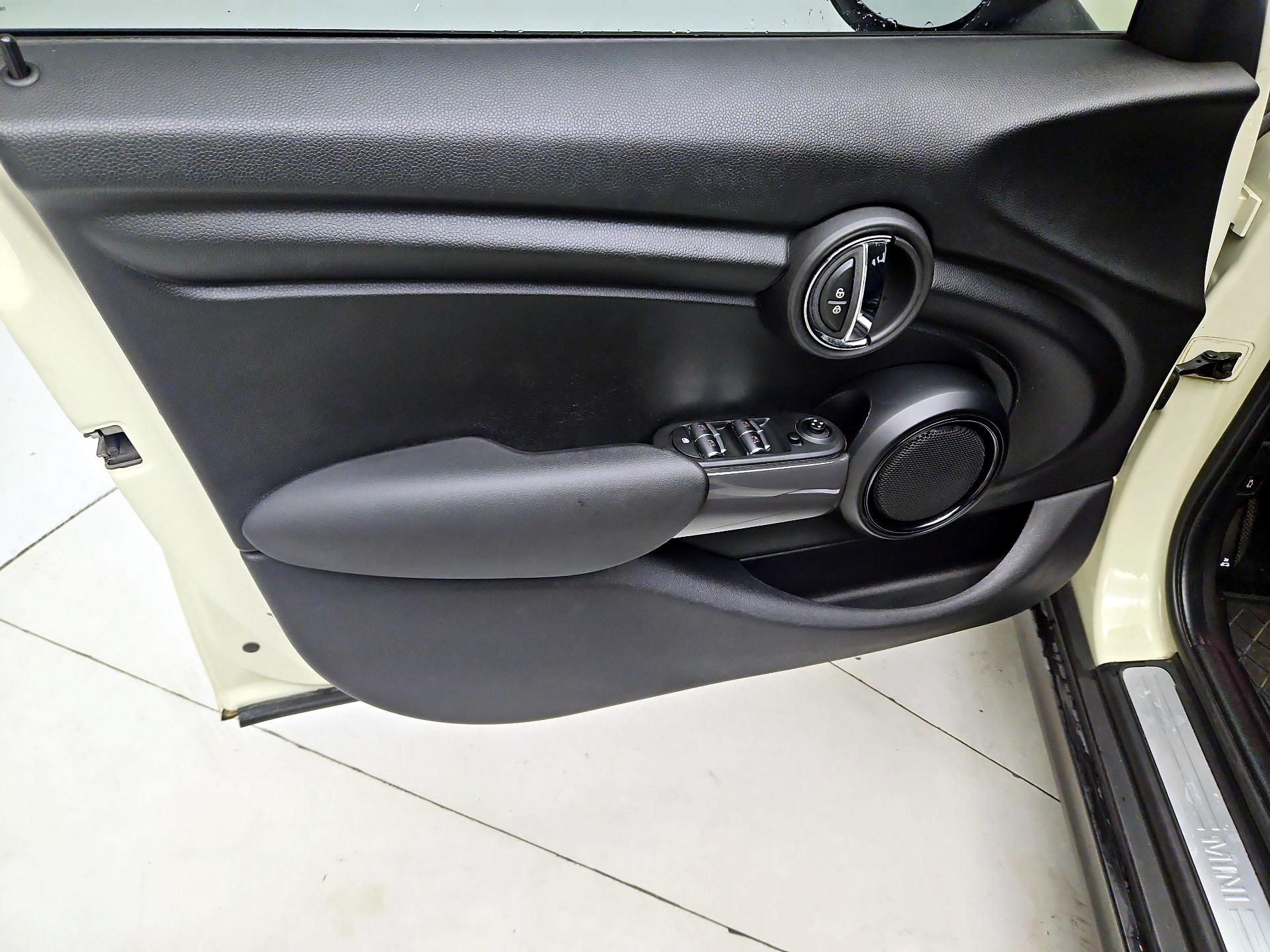 Thumbnail: 2019 MINI Cooper Hardtop - 12