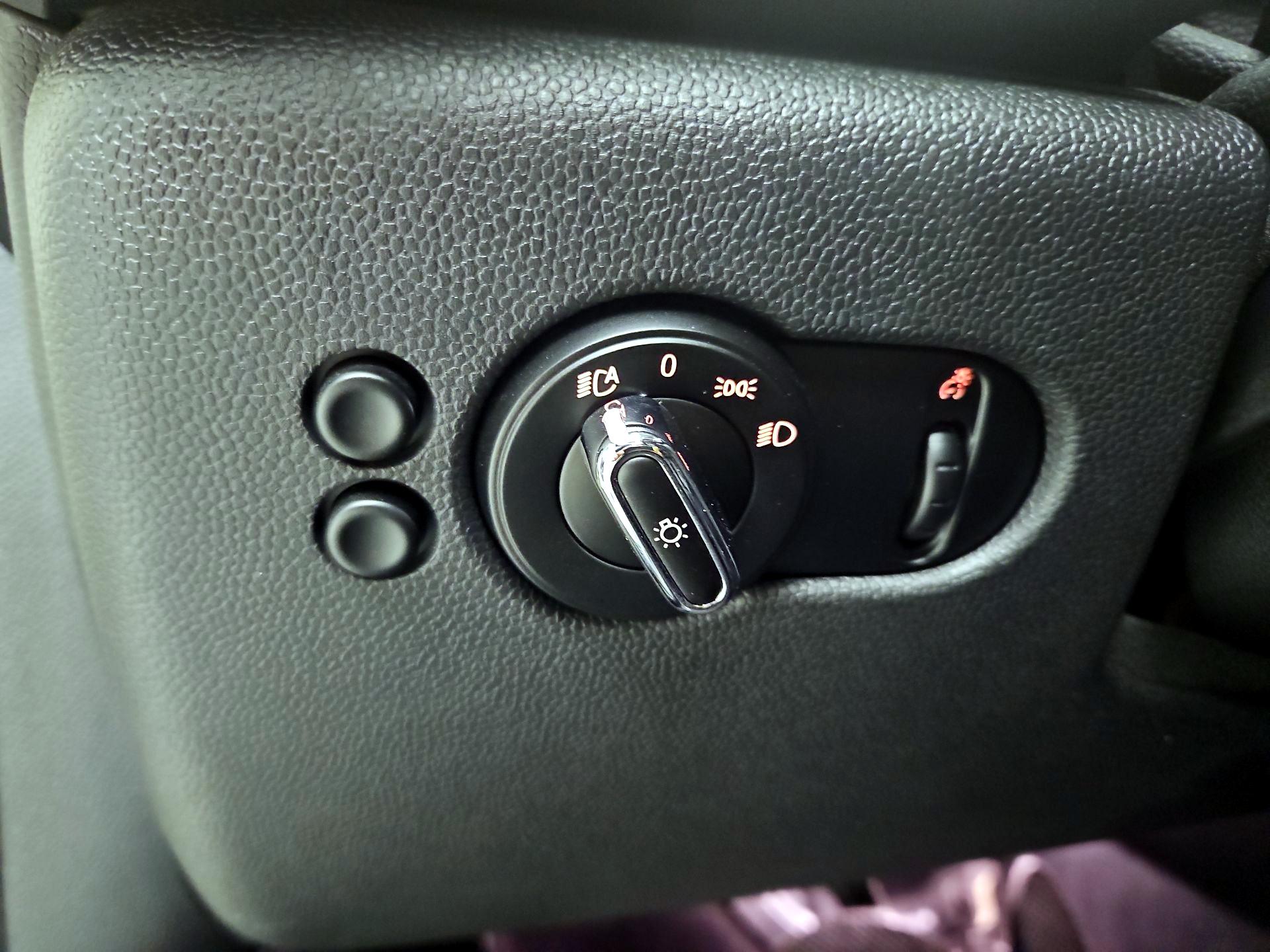 Thumbnail: 2019 MINI Cooper Hardtop - 13