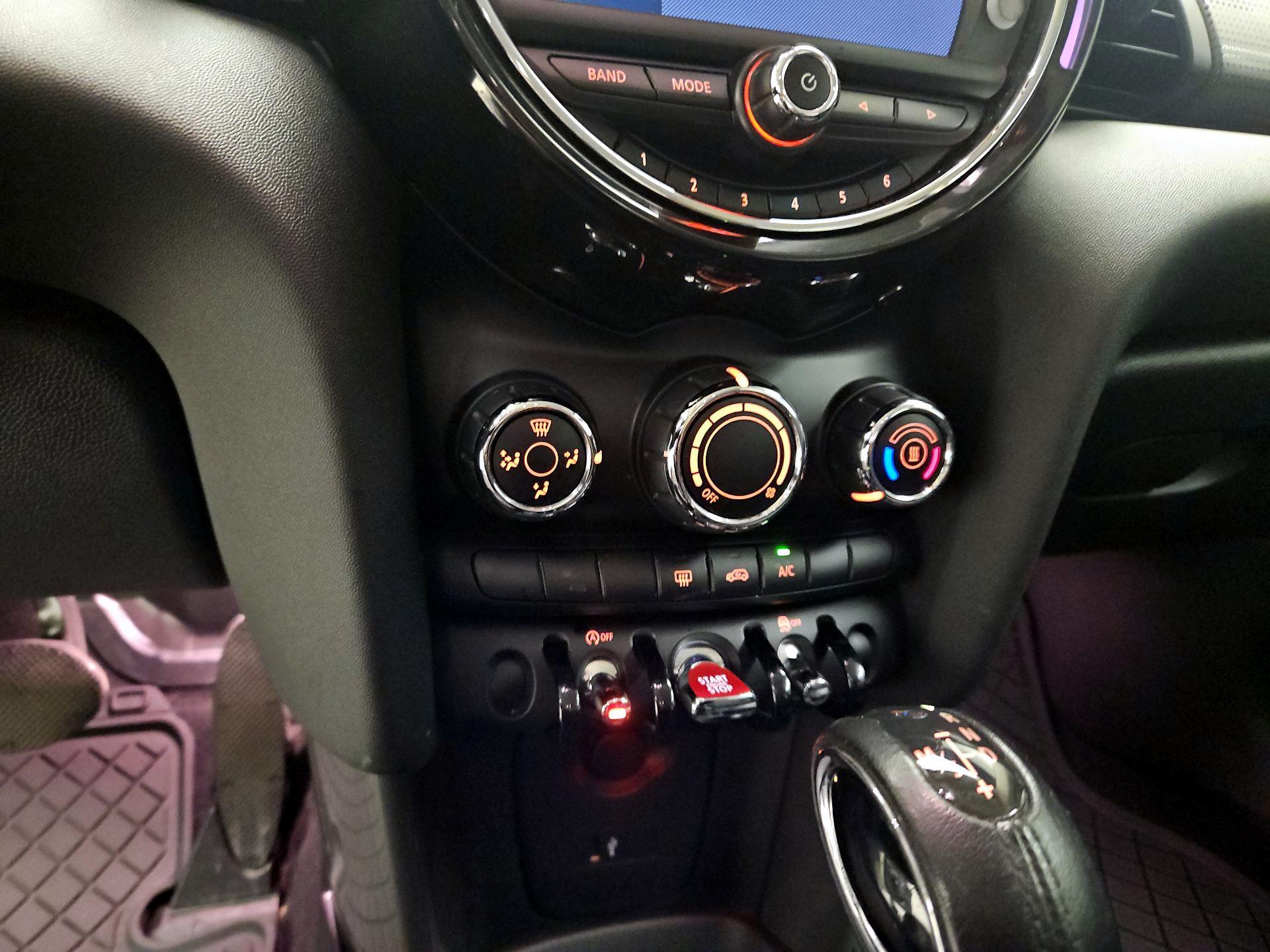 Thumbnail: 2019 MINI Cooper Hardtop - 16