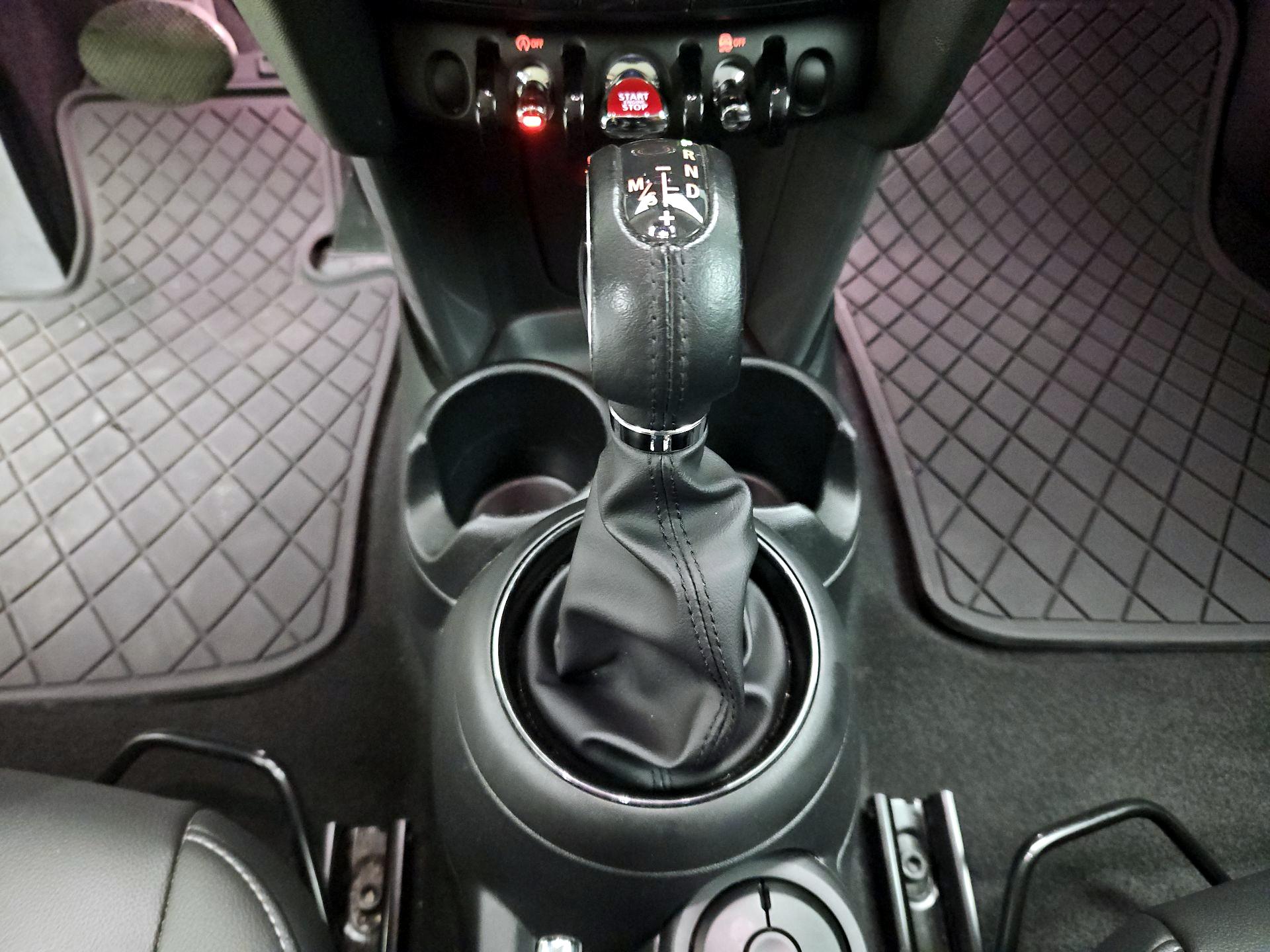 Thumbnail: 2019 MINI Cooper Hardtop - 17