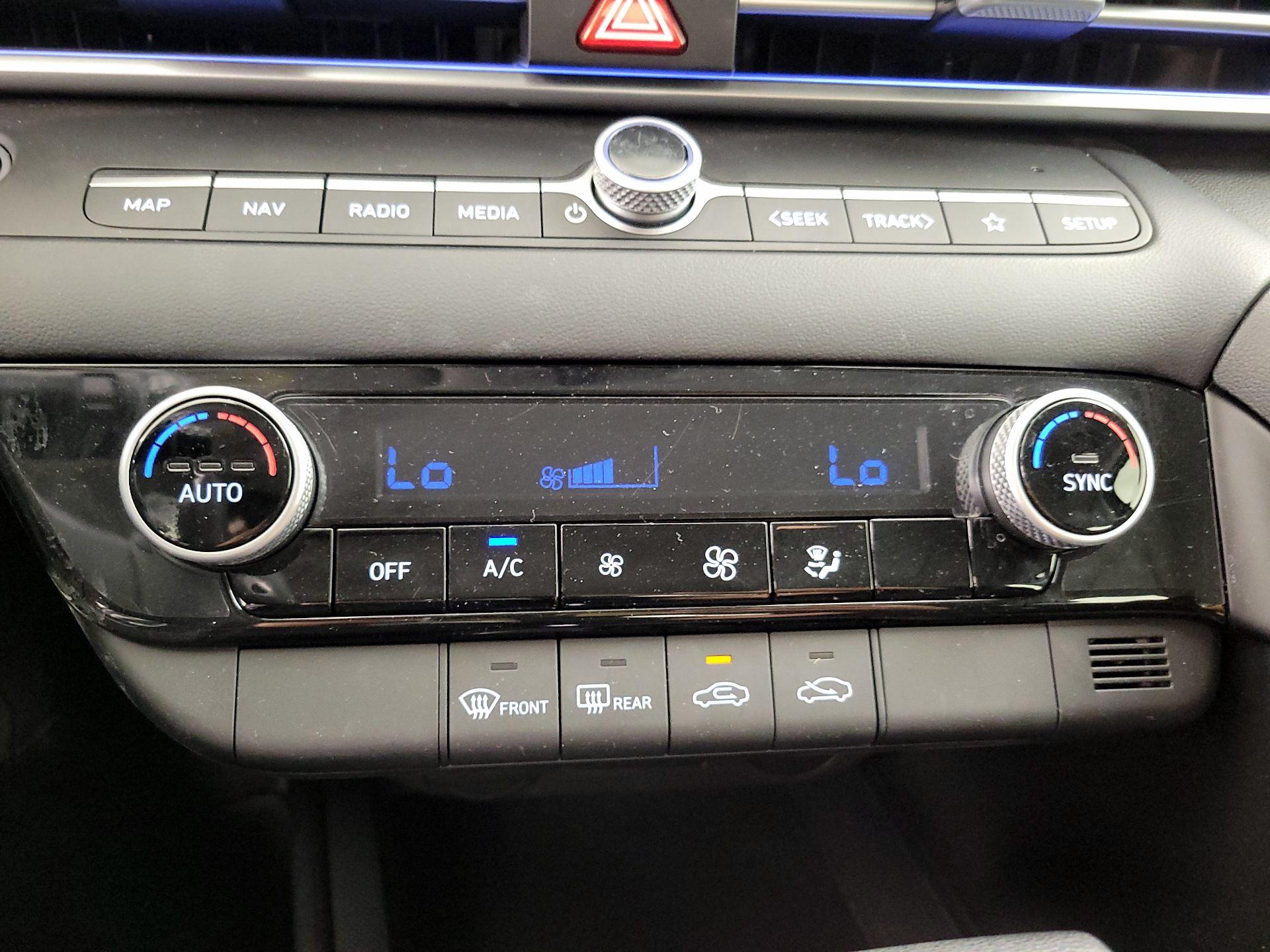 Thumbnail: 2024 Hyundai Elantra - 17