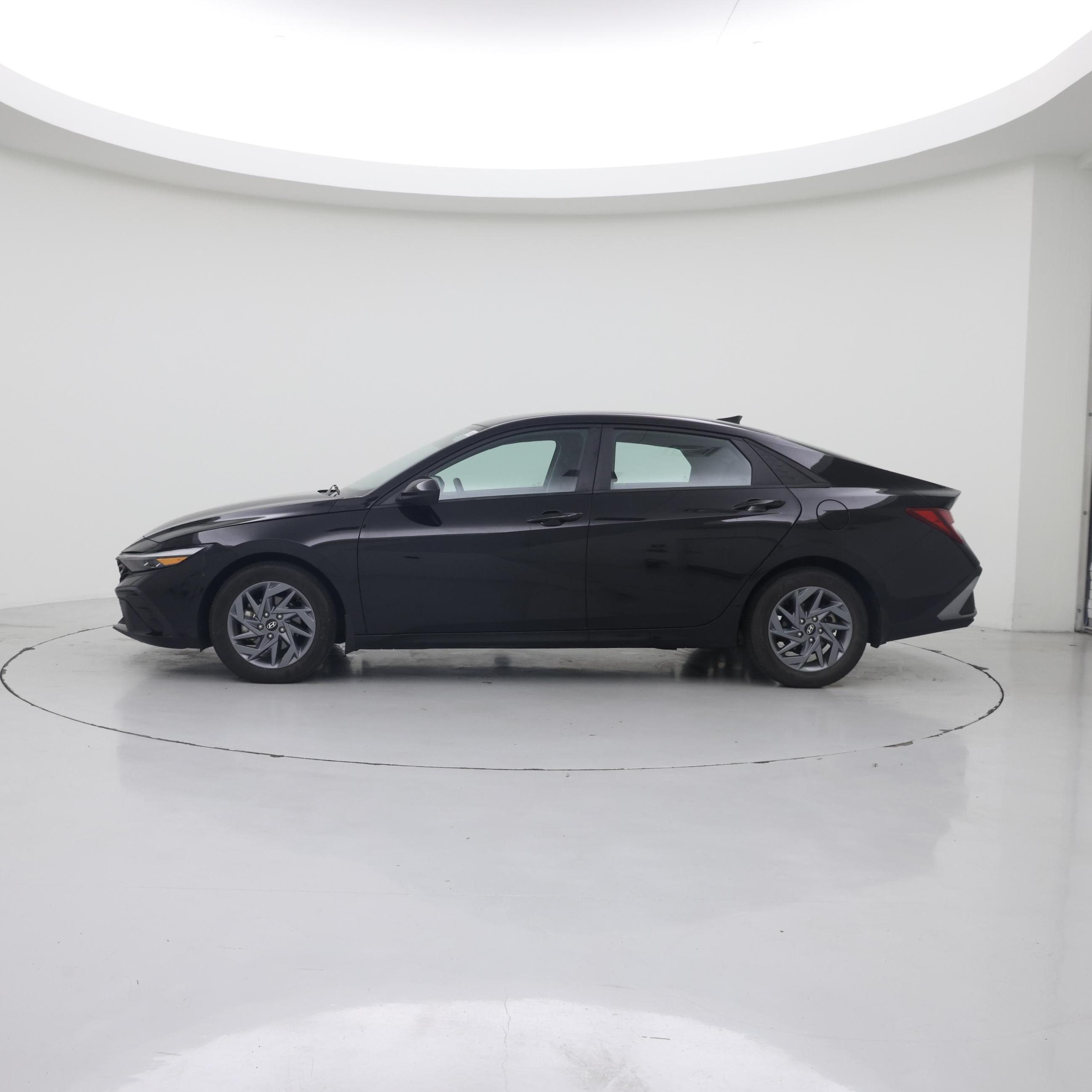 Thumbnail: 2024 Hyundai Elantra - 3
