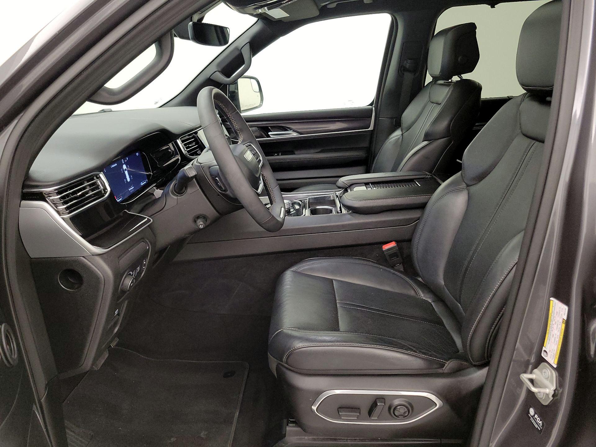 Thumbnail: 2023 Jeep Wagoneer - 11