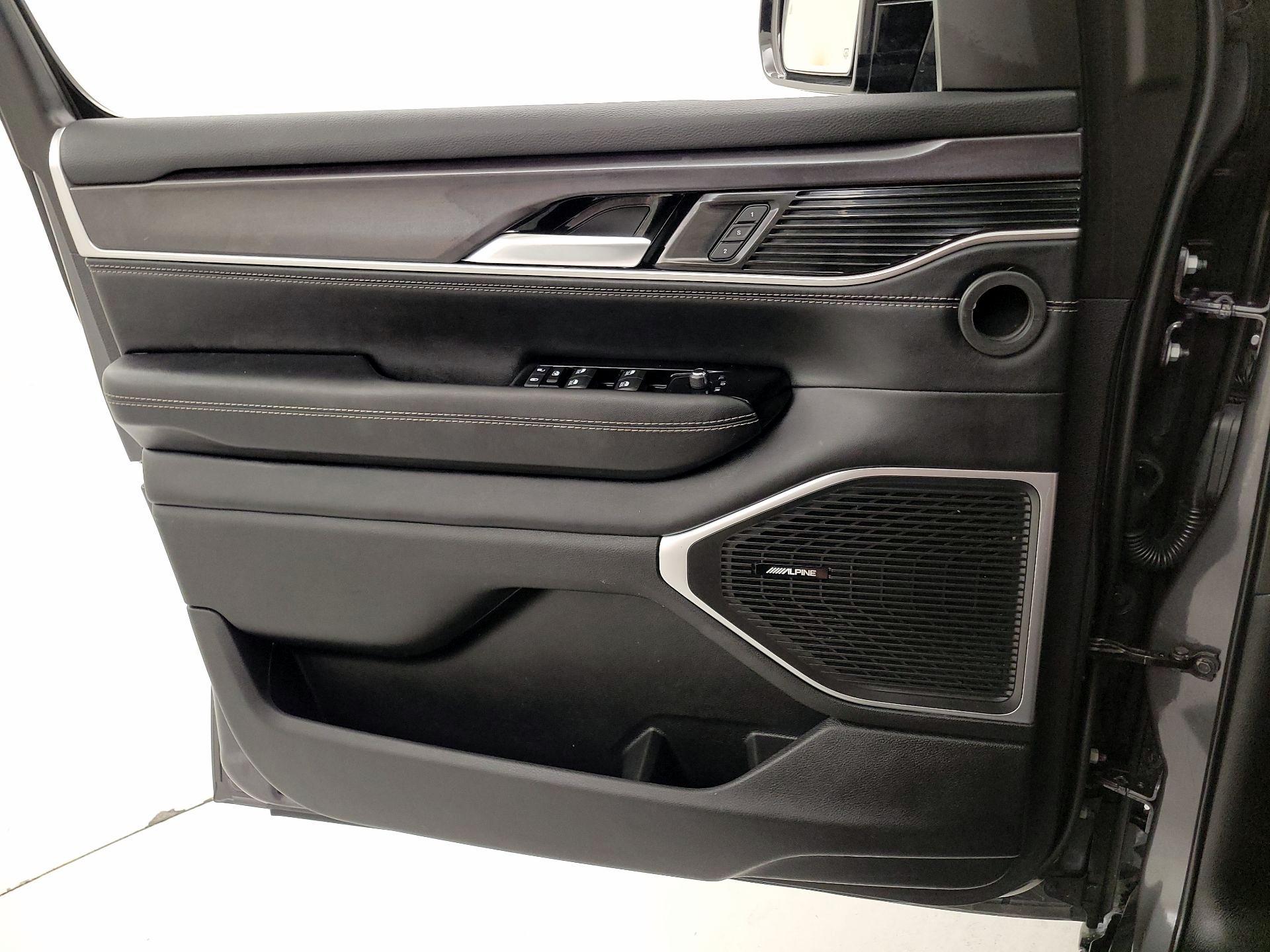 Thumbnail: 2023 Jeep Wagoneer - 12