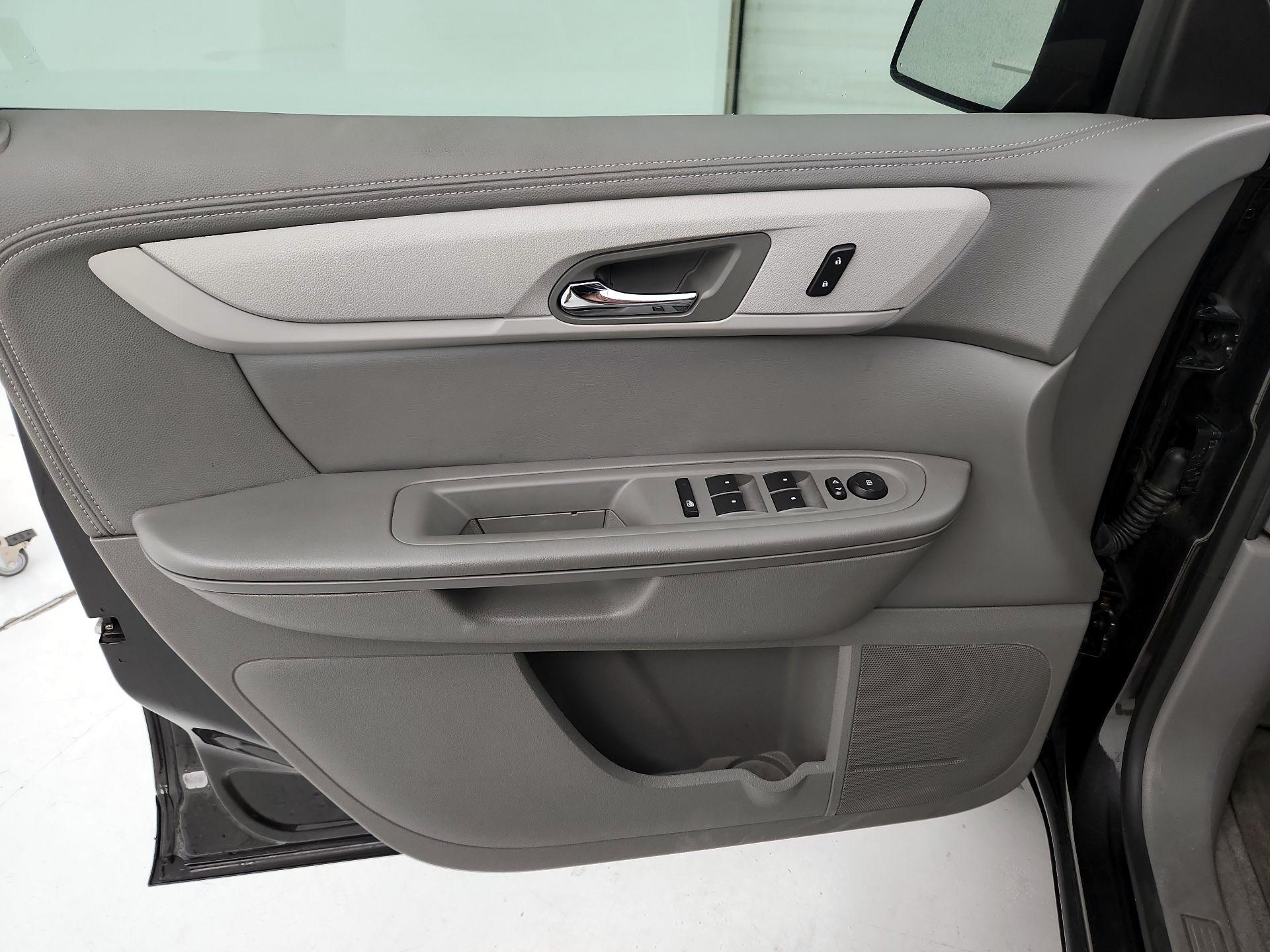 Thumbnail: 2017 Chevrolet Traverse - 12