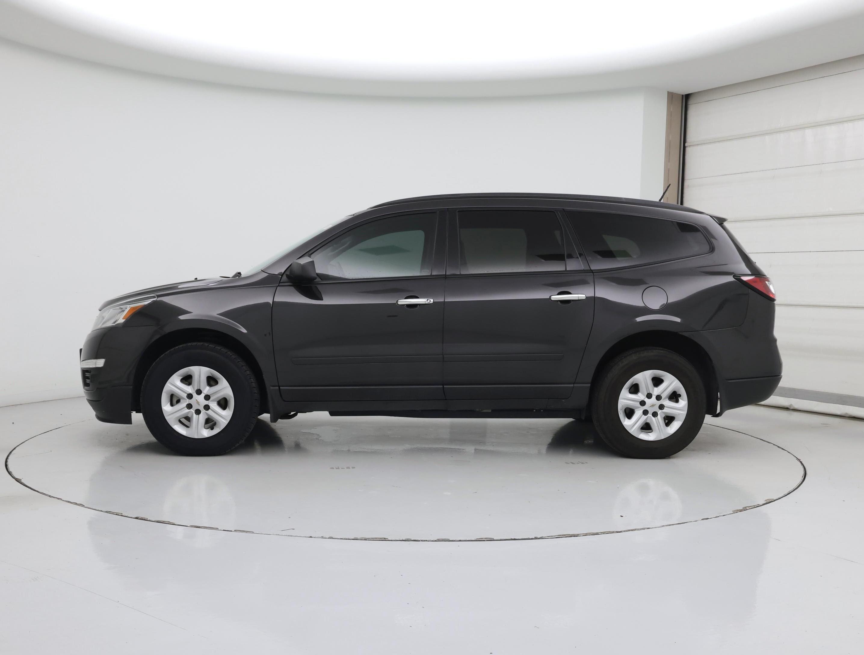 Thumbnail: 2017 Chevrolet Traverse - 3