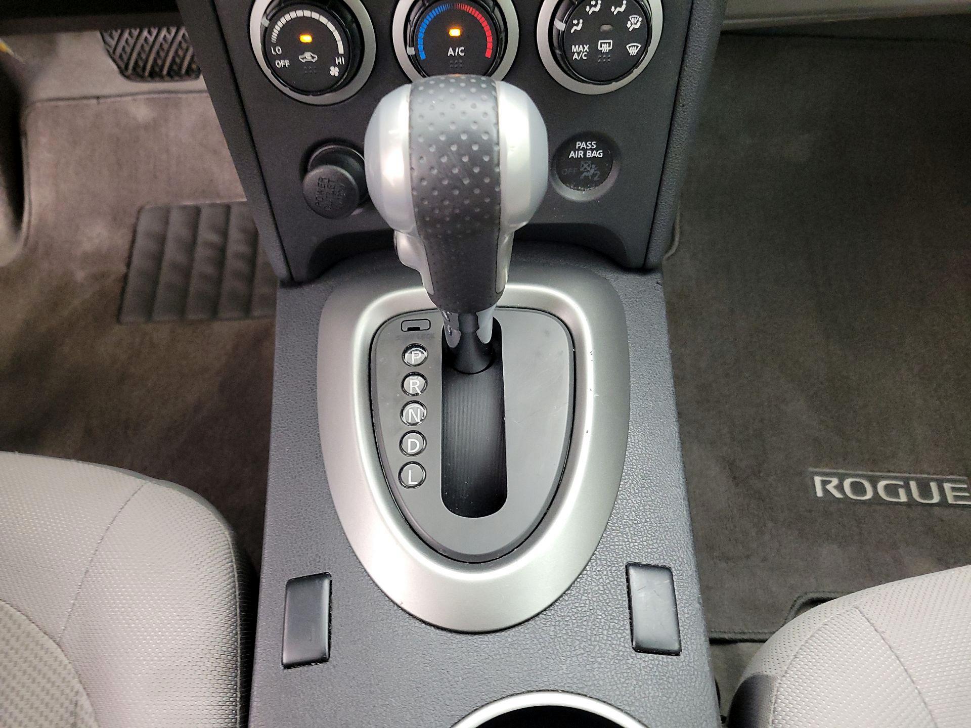 Thumbnail: 2015 Nissan Rogue - 17