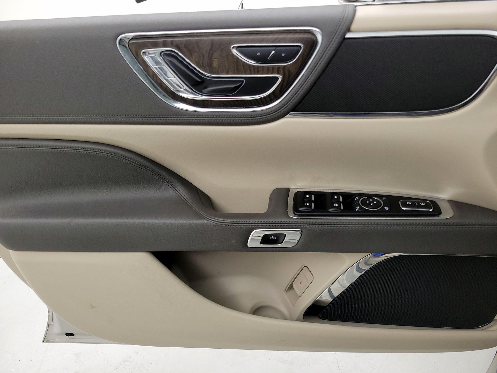 Thumbnail: 2019 Lincoln Continental - 12