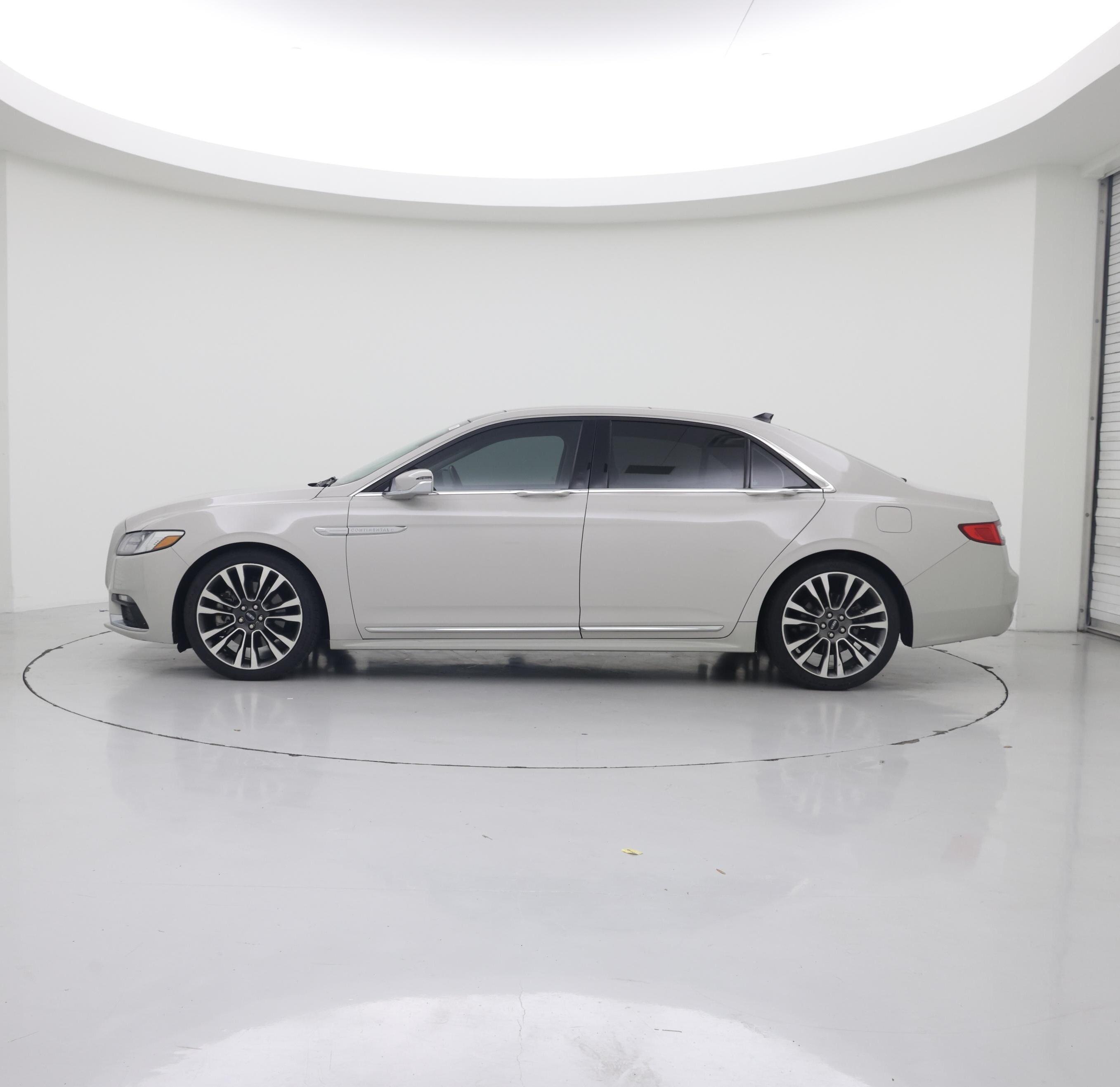 Thumbnail: 2019 Lincoln Continental - 3