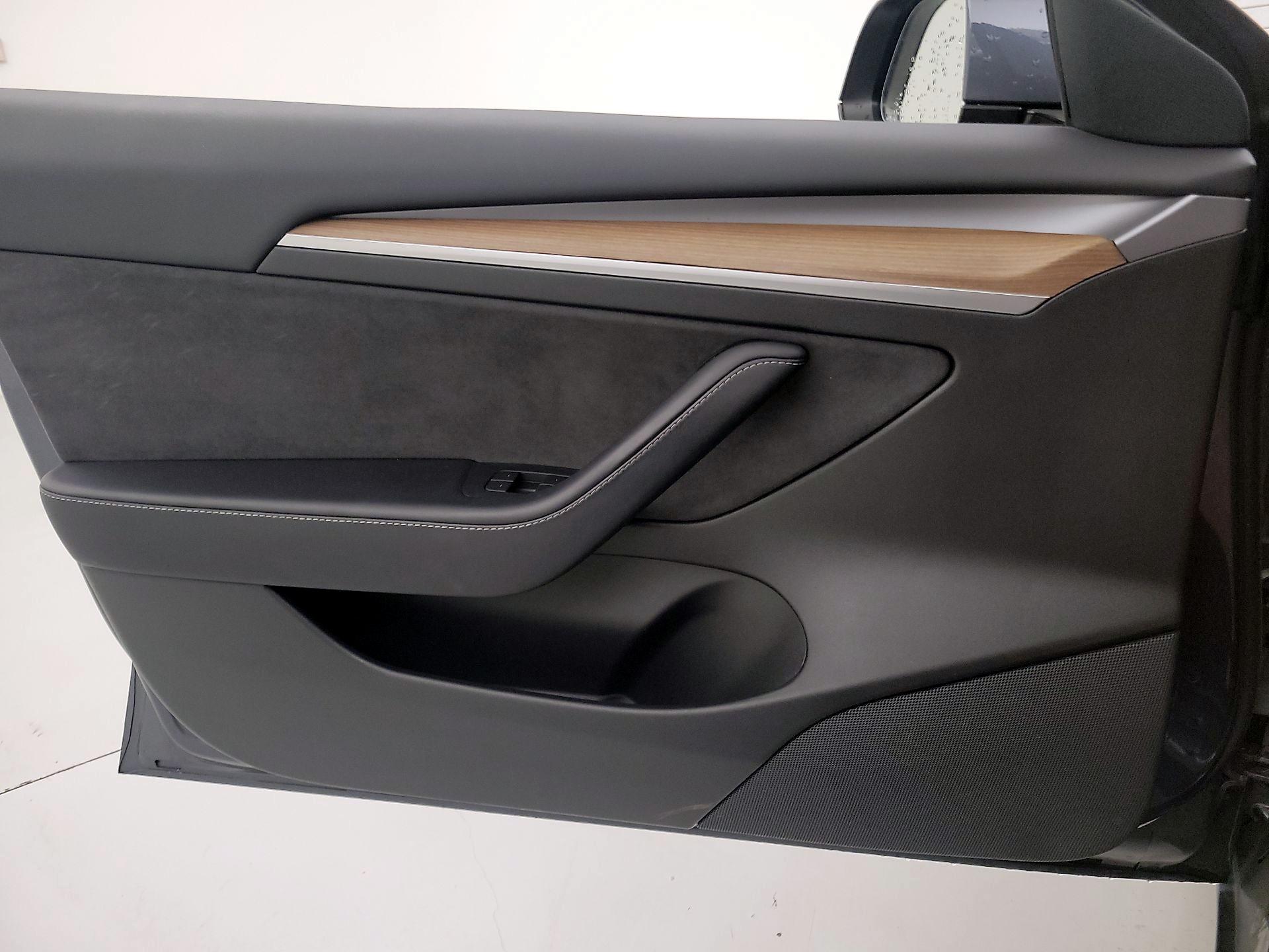 Thumbnail: 2022 Tesla Model 3 - 12