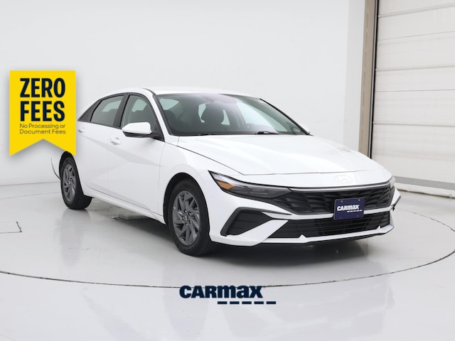 White 2024 Hyundai Elantra SEL FWD Sedan Front-Wheel Drive Automatic