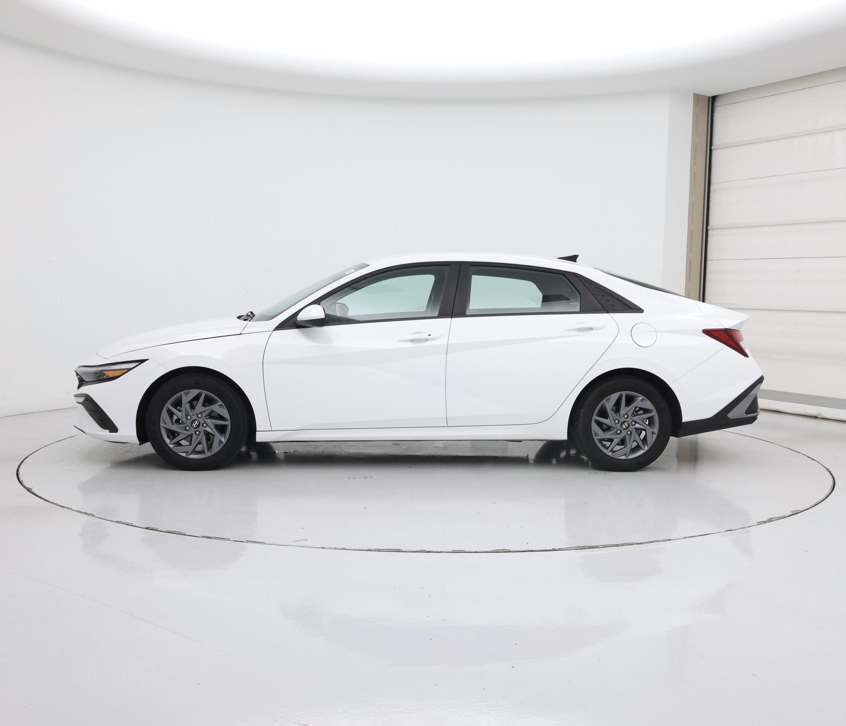 Thumbnail: 2024 Hyundai Elantra - 3